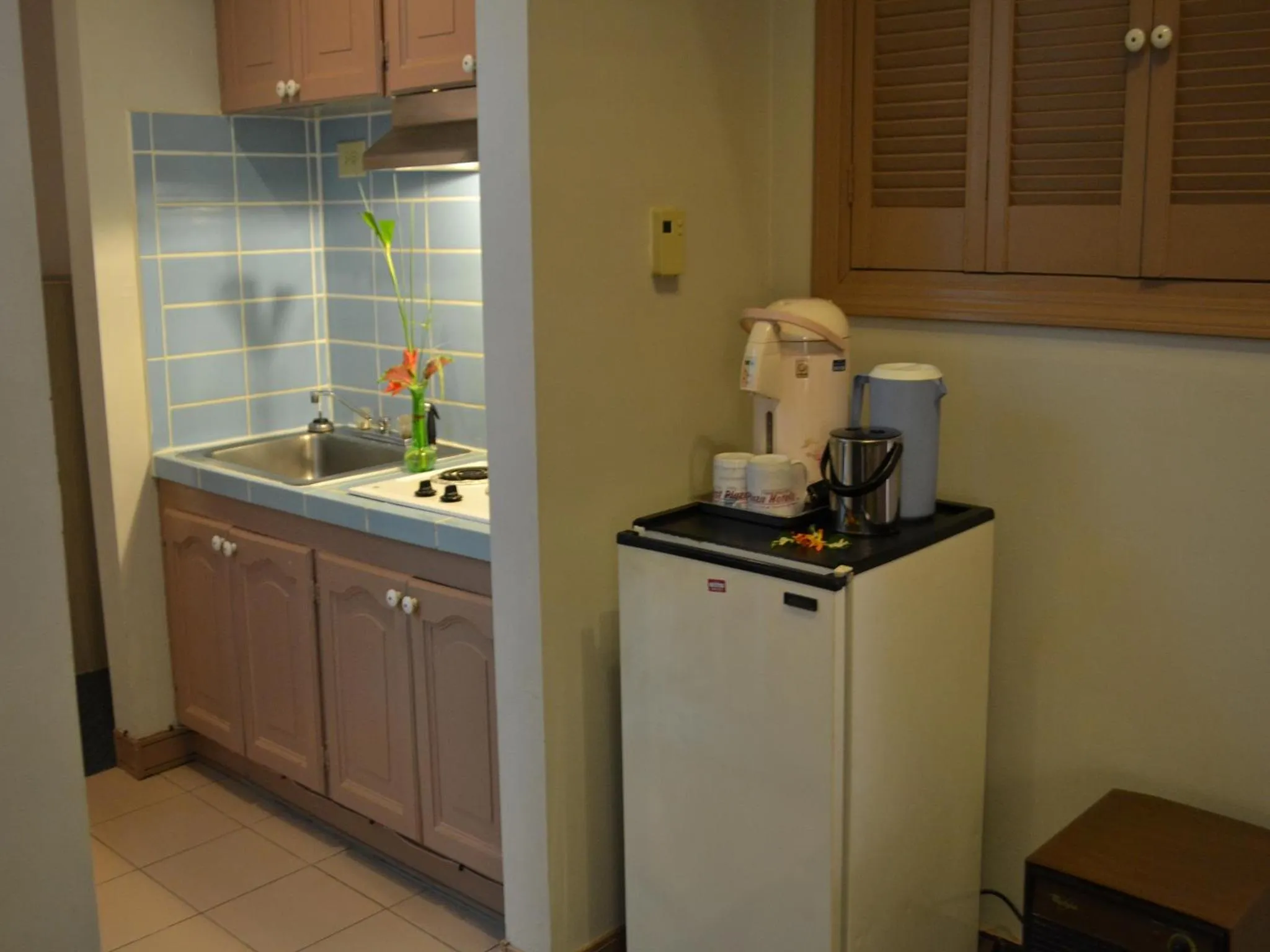 Kitchen or kitchenette in West Plaza Desekel