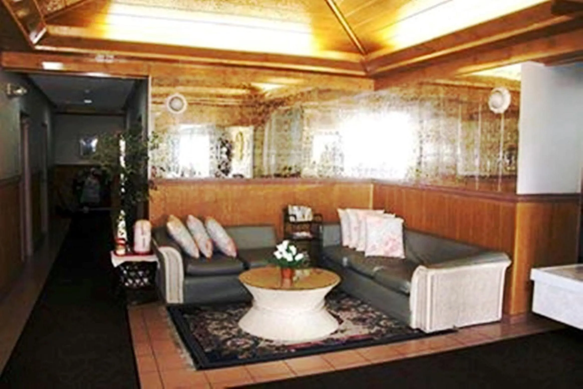 Lobby or reception in West Plaza Desekel