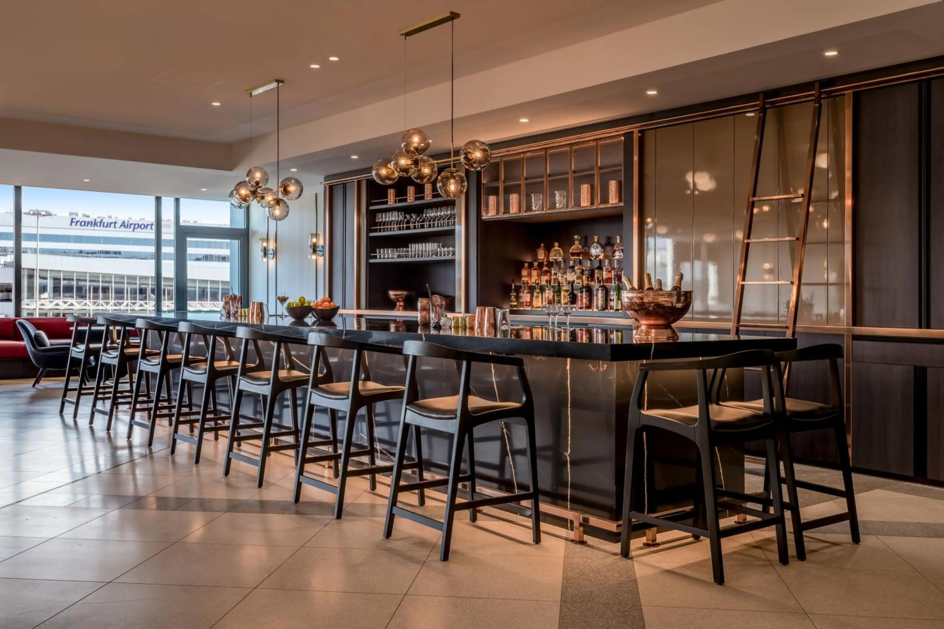 Lounge or bar in Frankfurt Airport Marriott Hotel