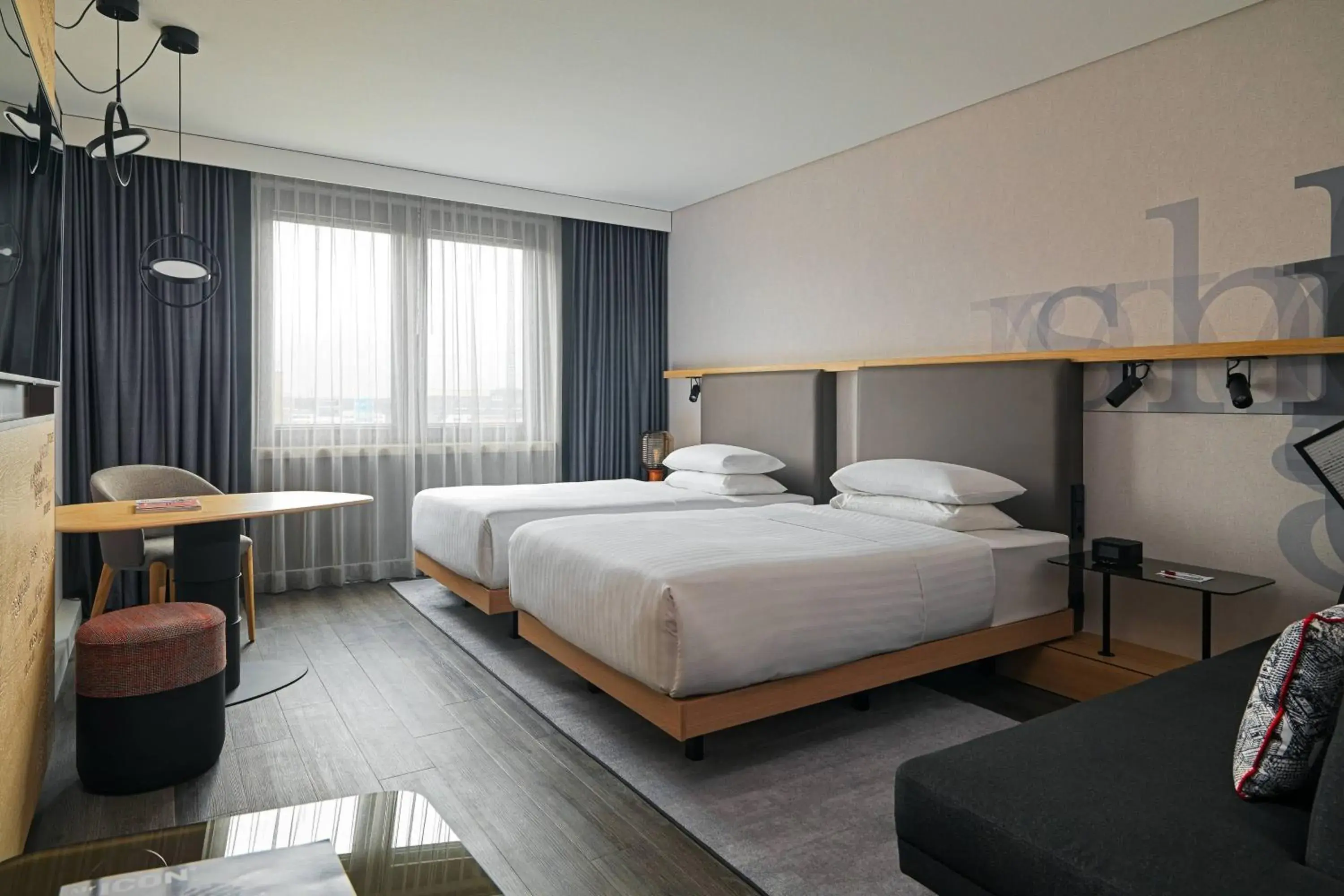 Photo of the whole room, Bed in Frankfurt Airport Marriott Hotel