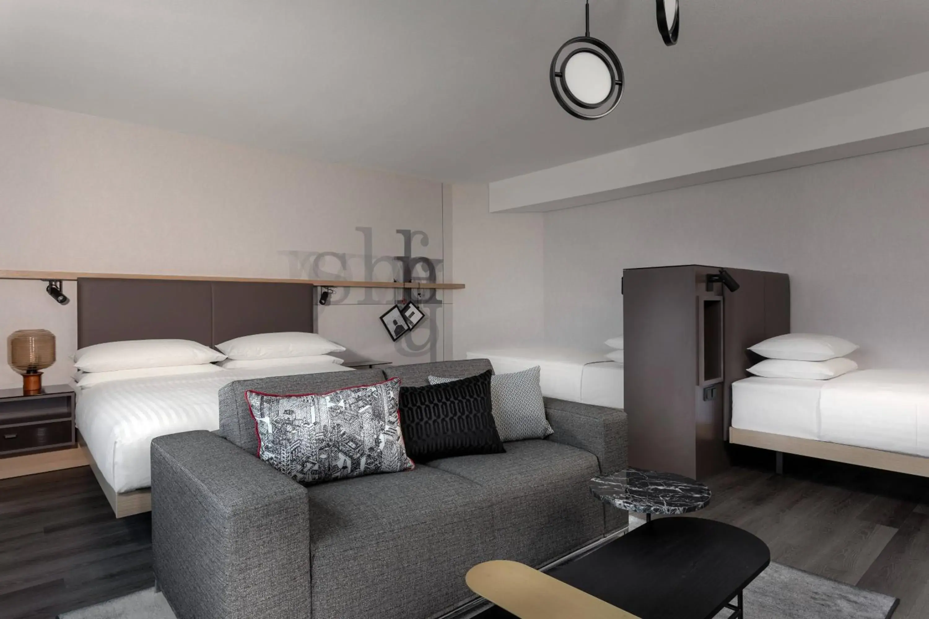 Photo of the whole room, Bed in Frankfurt Airport Marriott Hotel