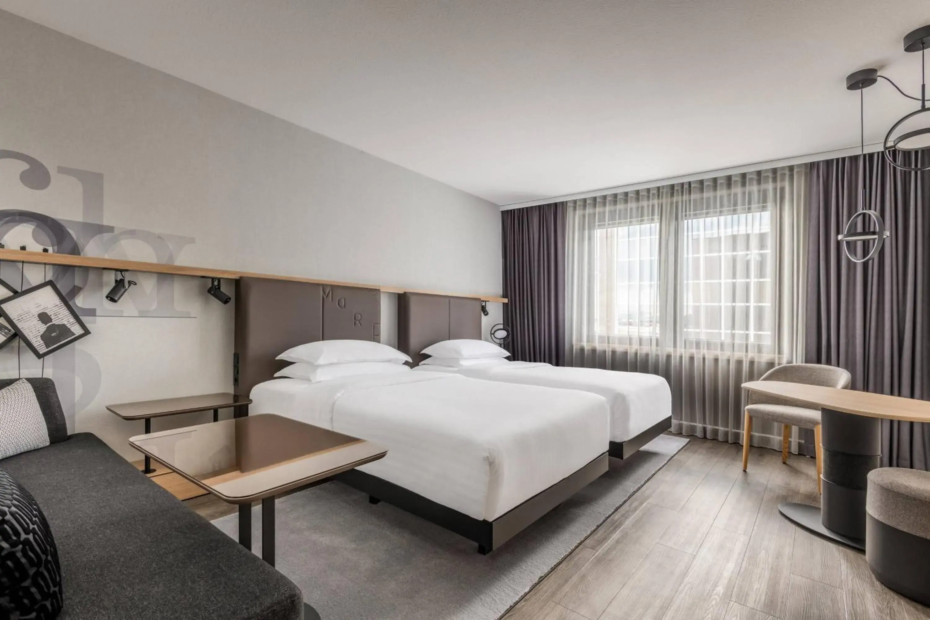 Photo of the whole room, Bed in Frankfurt Airport Marriott Hotel