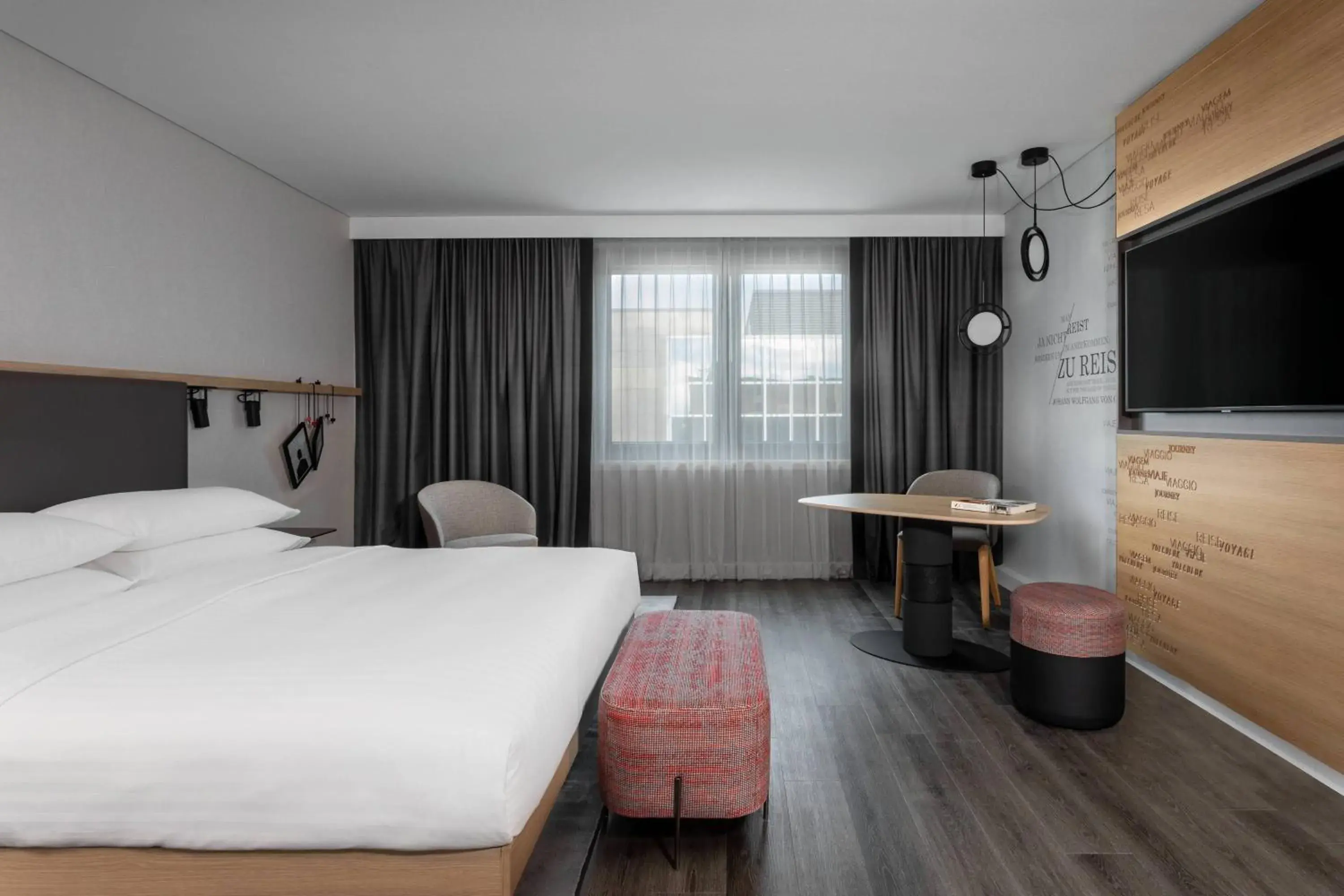 Bedroom, Bed in Frankfurt Airport Marriott Hotel
