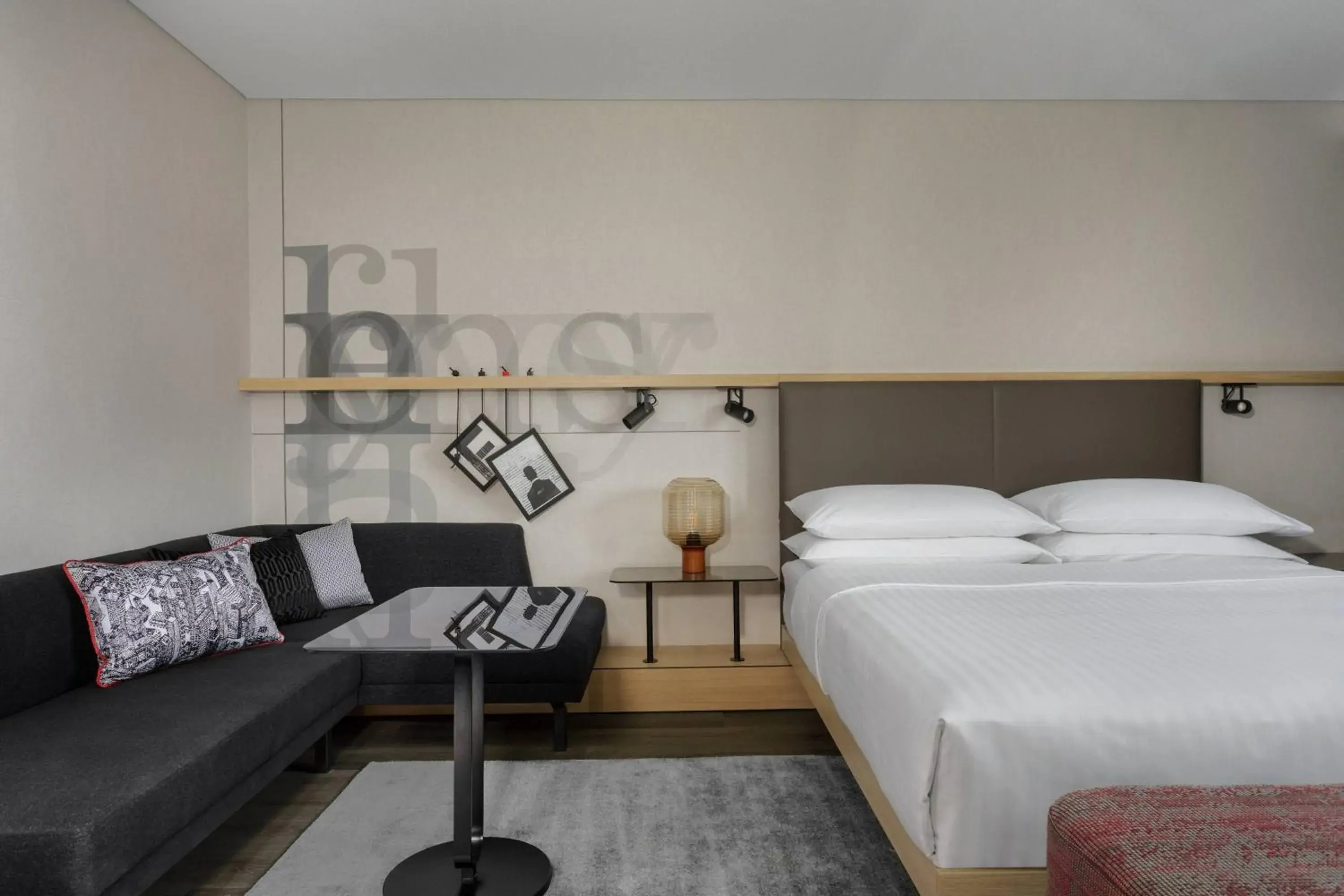 Bedroom, Bed in Frankfurt Airport Marriott Hotel