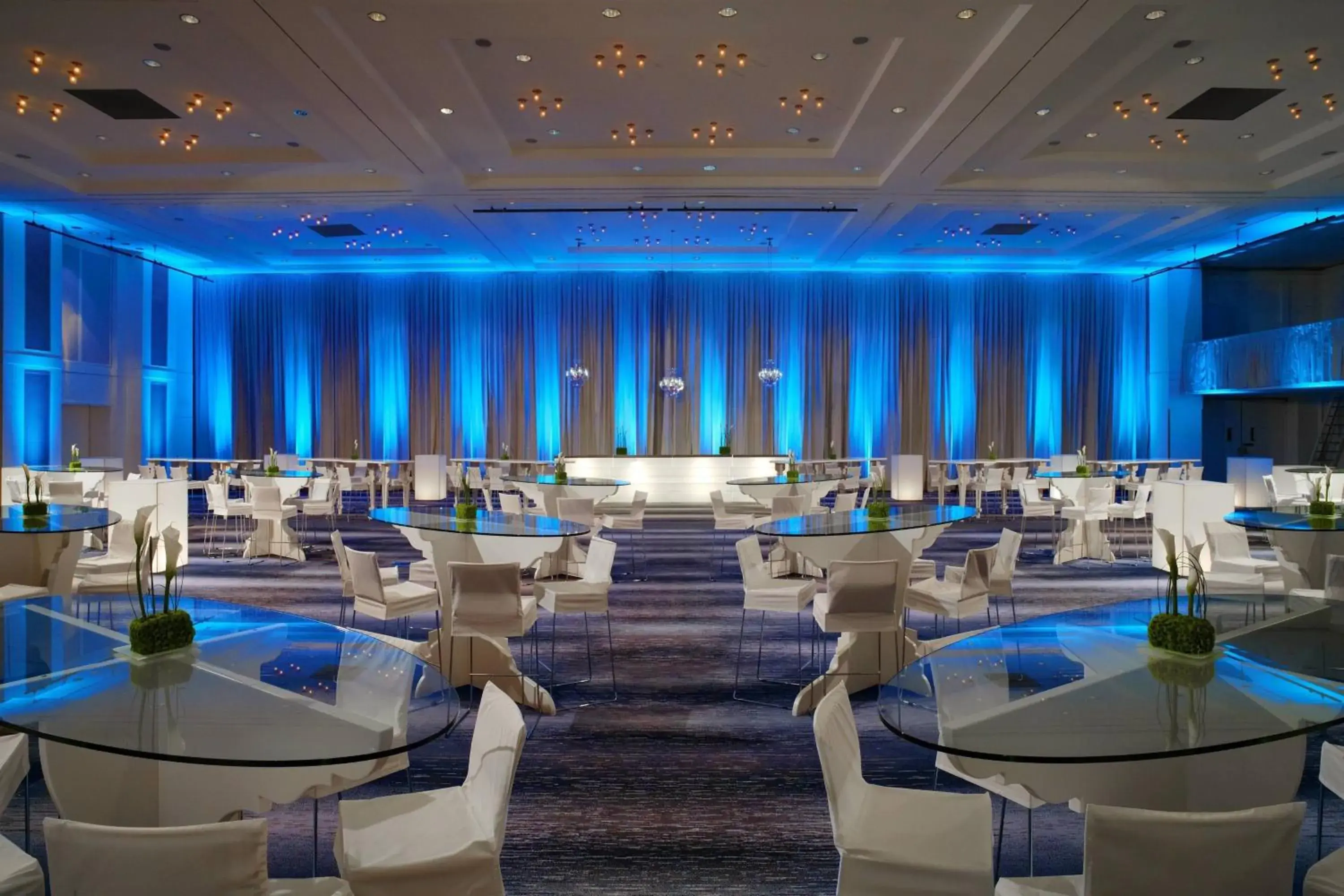 Banquet/Function facilities, Swimming Pool in Frankfurt Airport Marriott Hotel