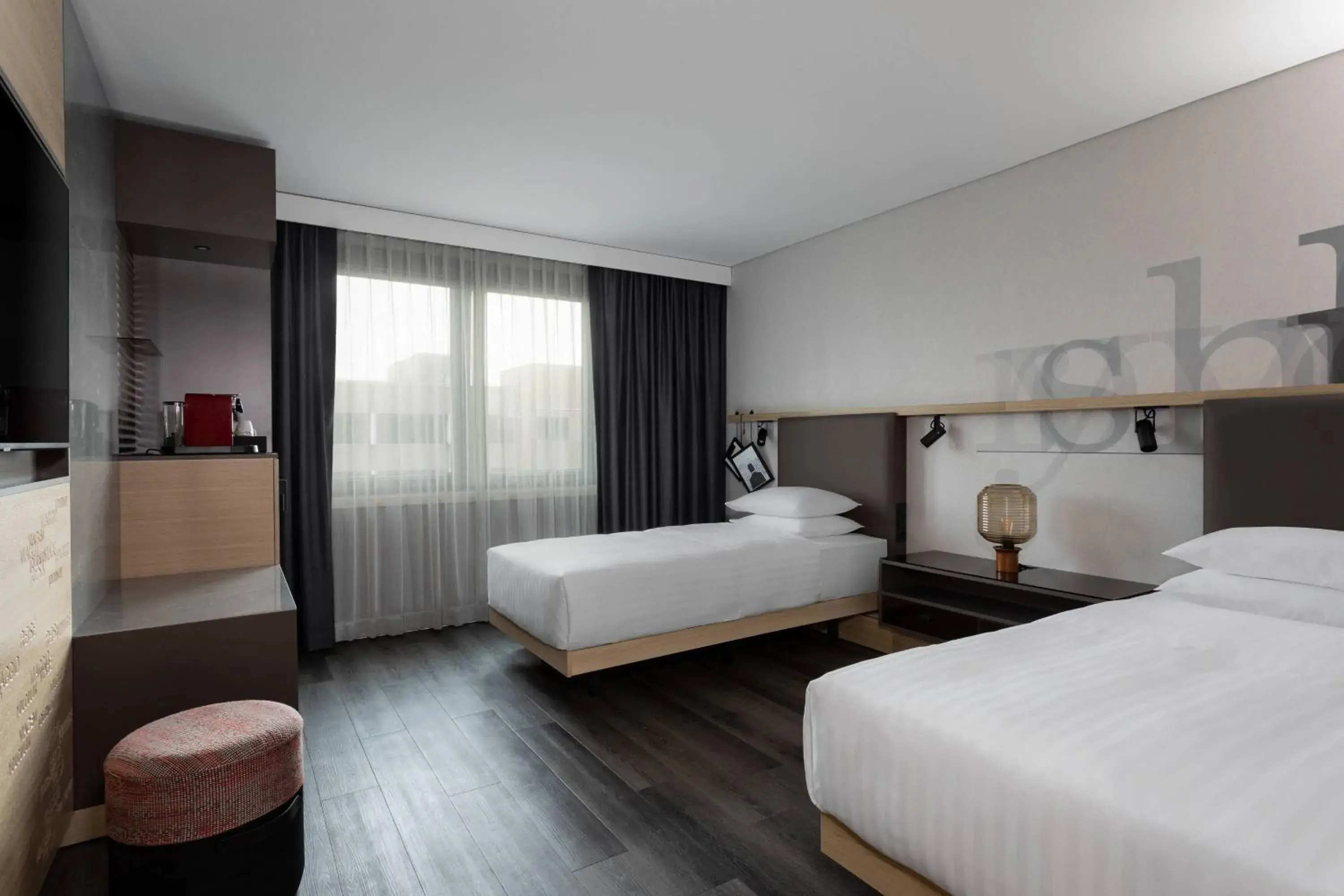 Photo of the whole room, Bed in Frankfurt Airport Marriott Hotel