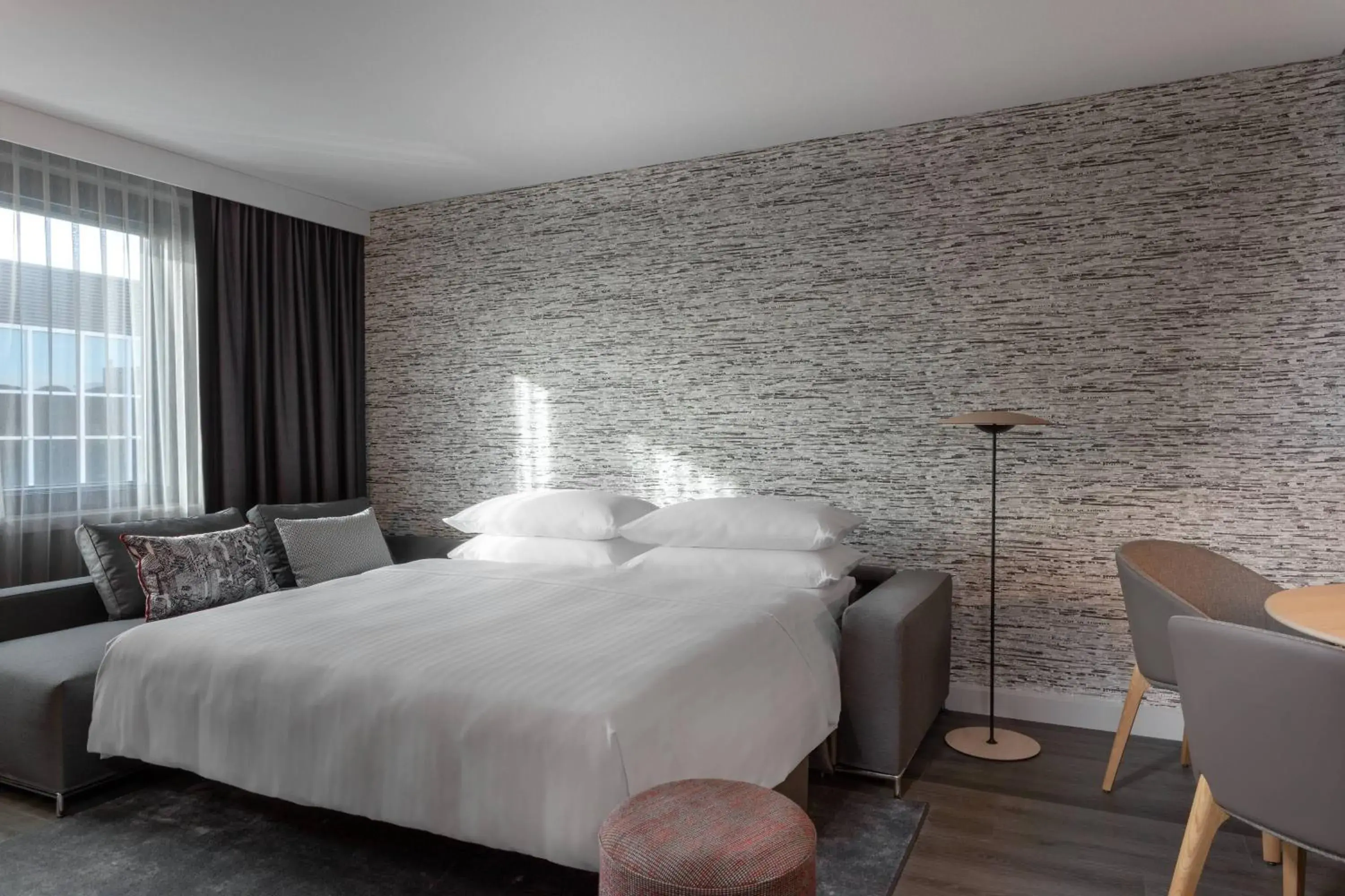 Living room, Bed in Frankfurt Airport Marriott Hotel
