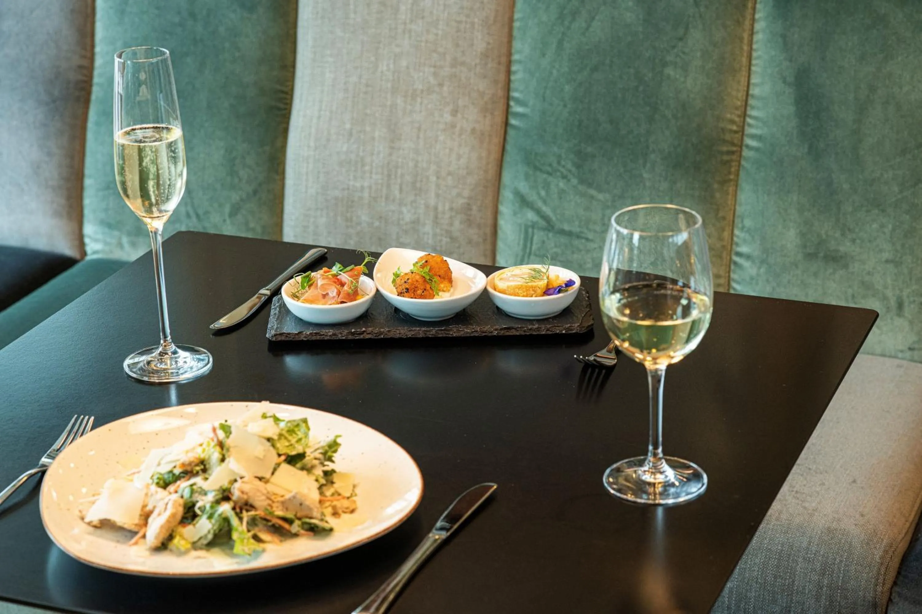 Lounge or bar in Frankfurt Airport Marriott Hotel