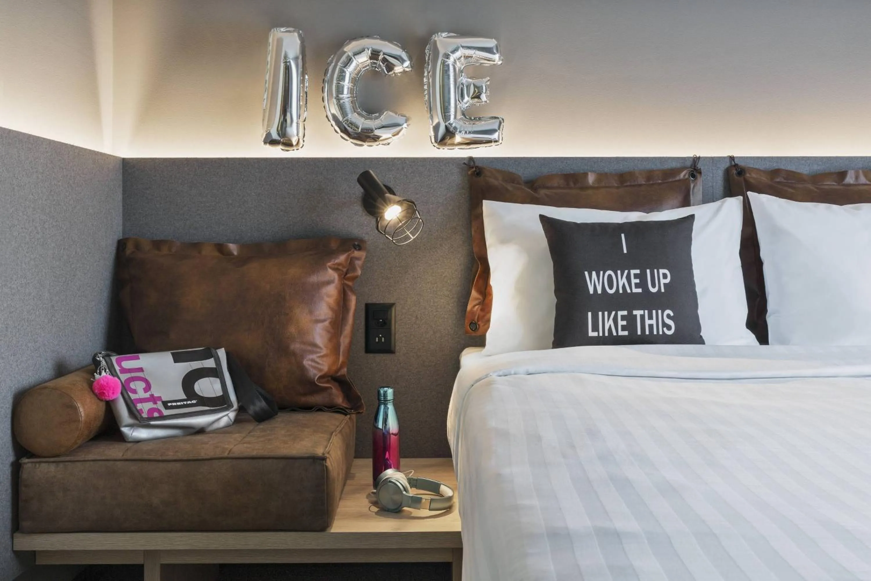 Photo of the whole room, Bed in Moxy Lausanne City