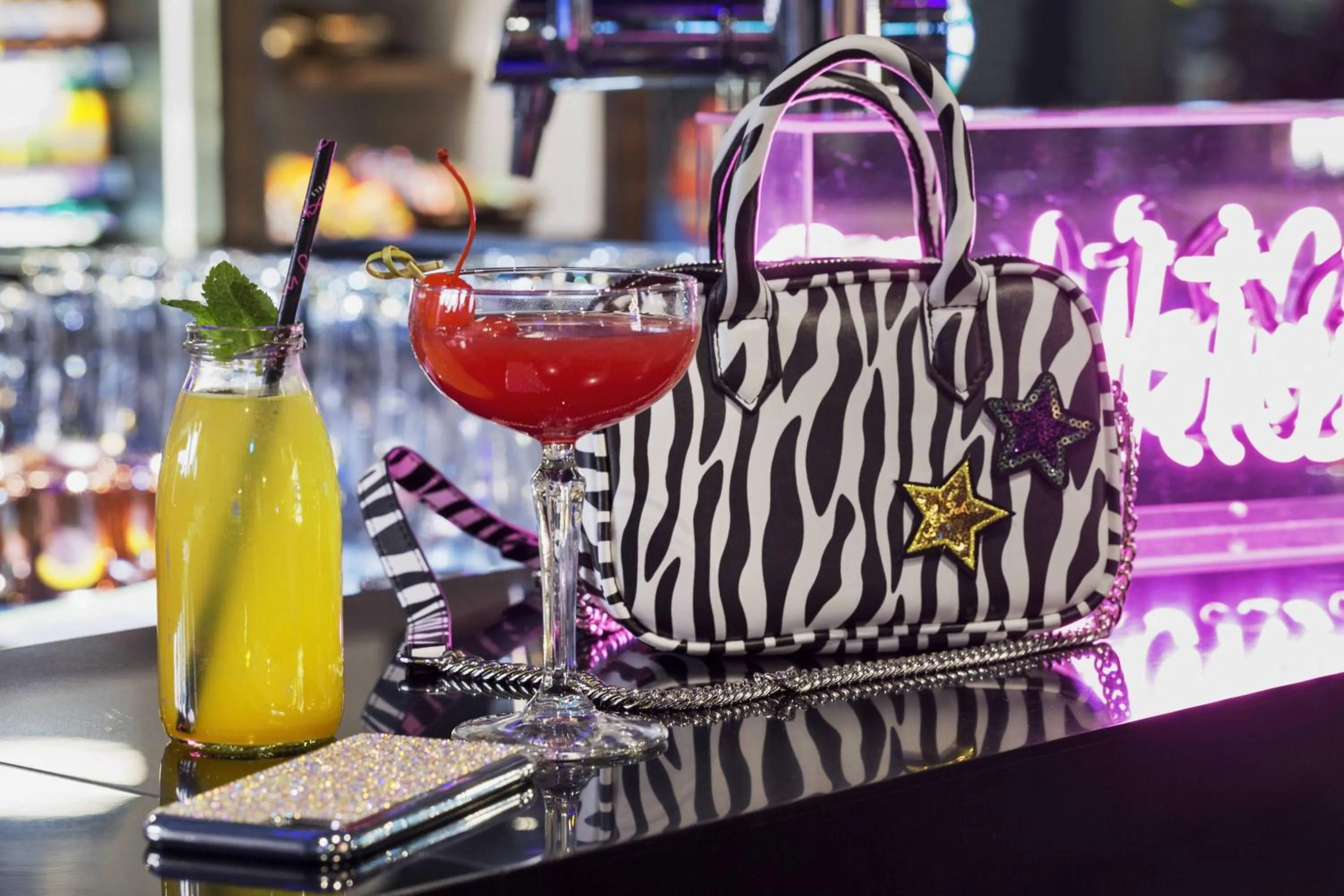 Lounge or bar in Moxy Lausanne City