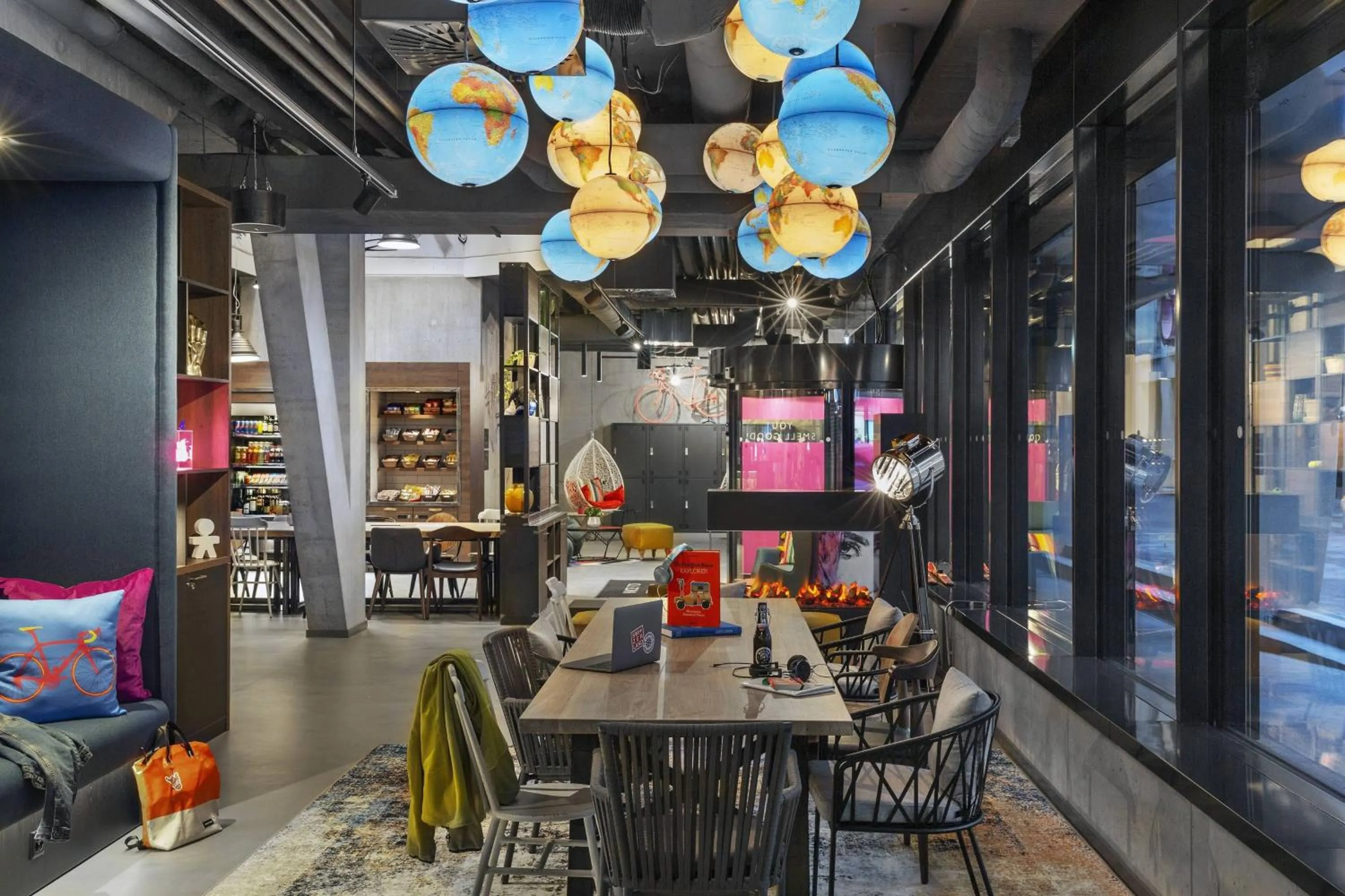 Restaurant/places to eat in Moxy Lausanne City