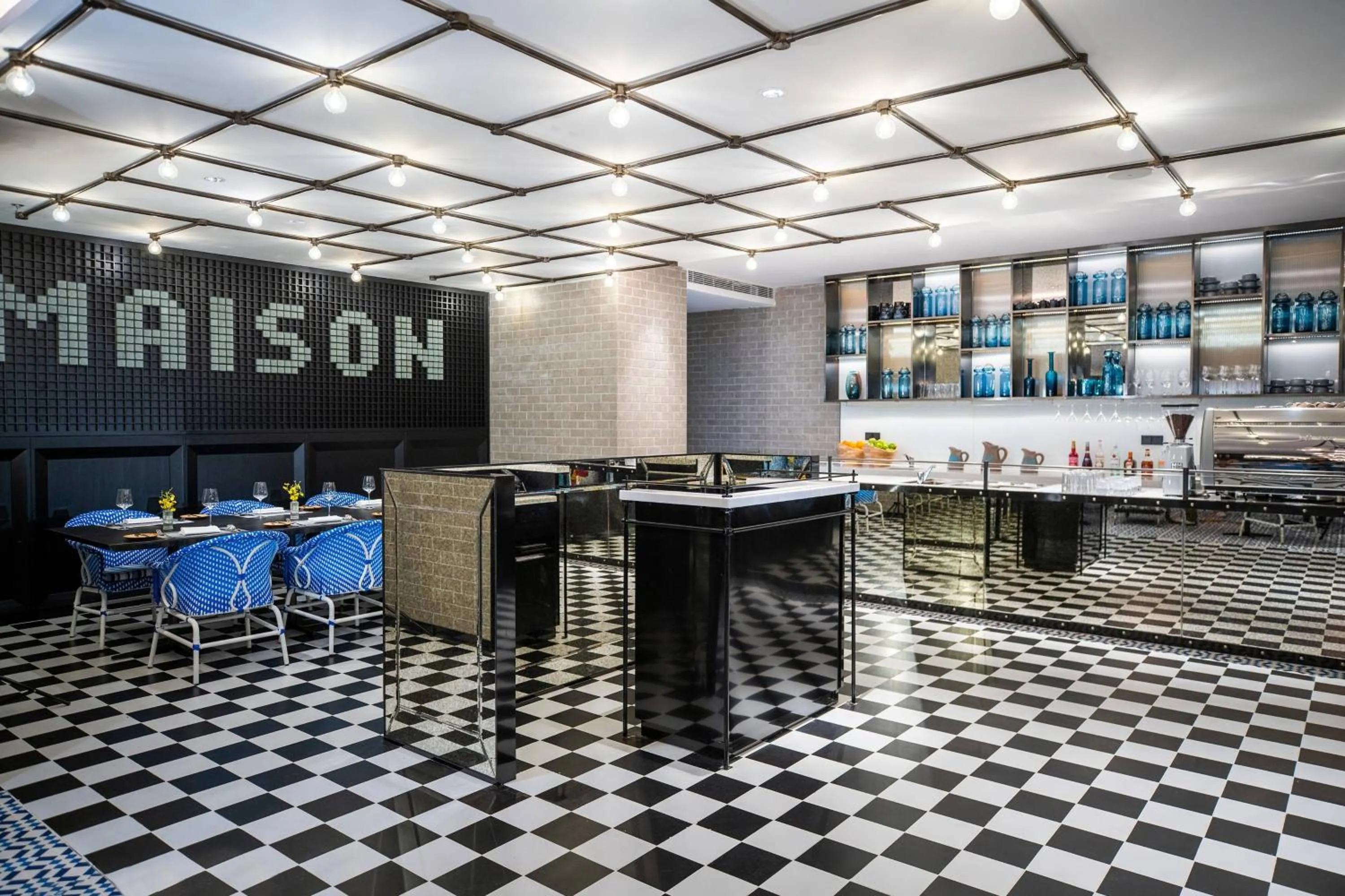 Restaurant/places to eat in Renaissance Nanning Hotel