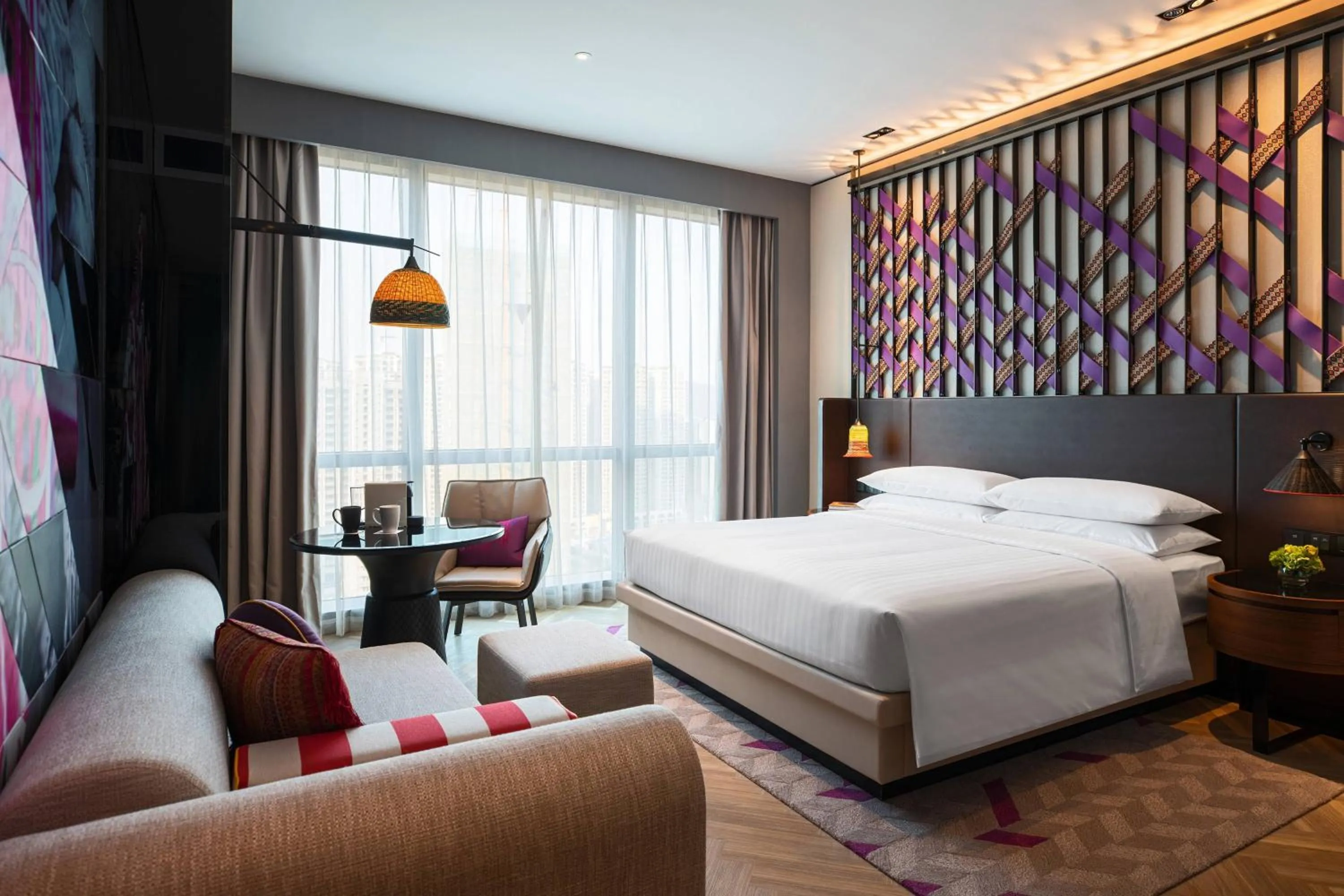 Photo of the whole room, Bed in Renaissance Nanning Hotel