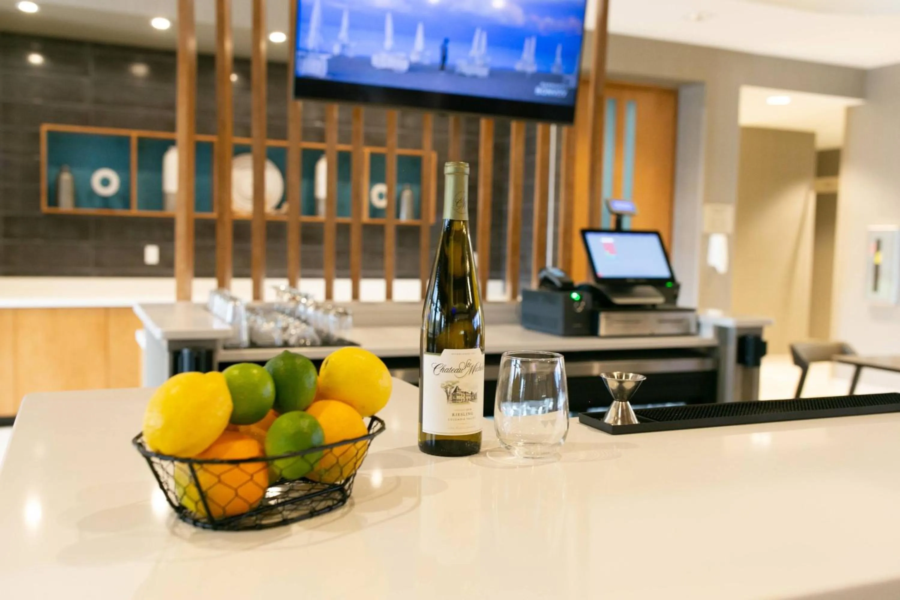 Lounge or bar in SpringHill Suites by Marriott South Bend Notre Dame Area