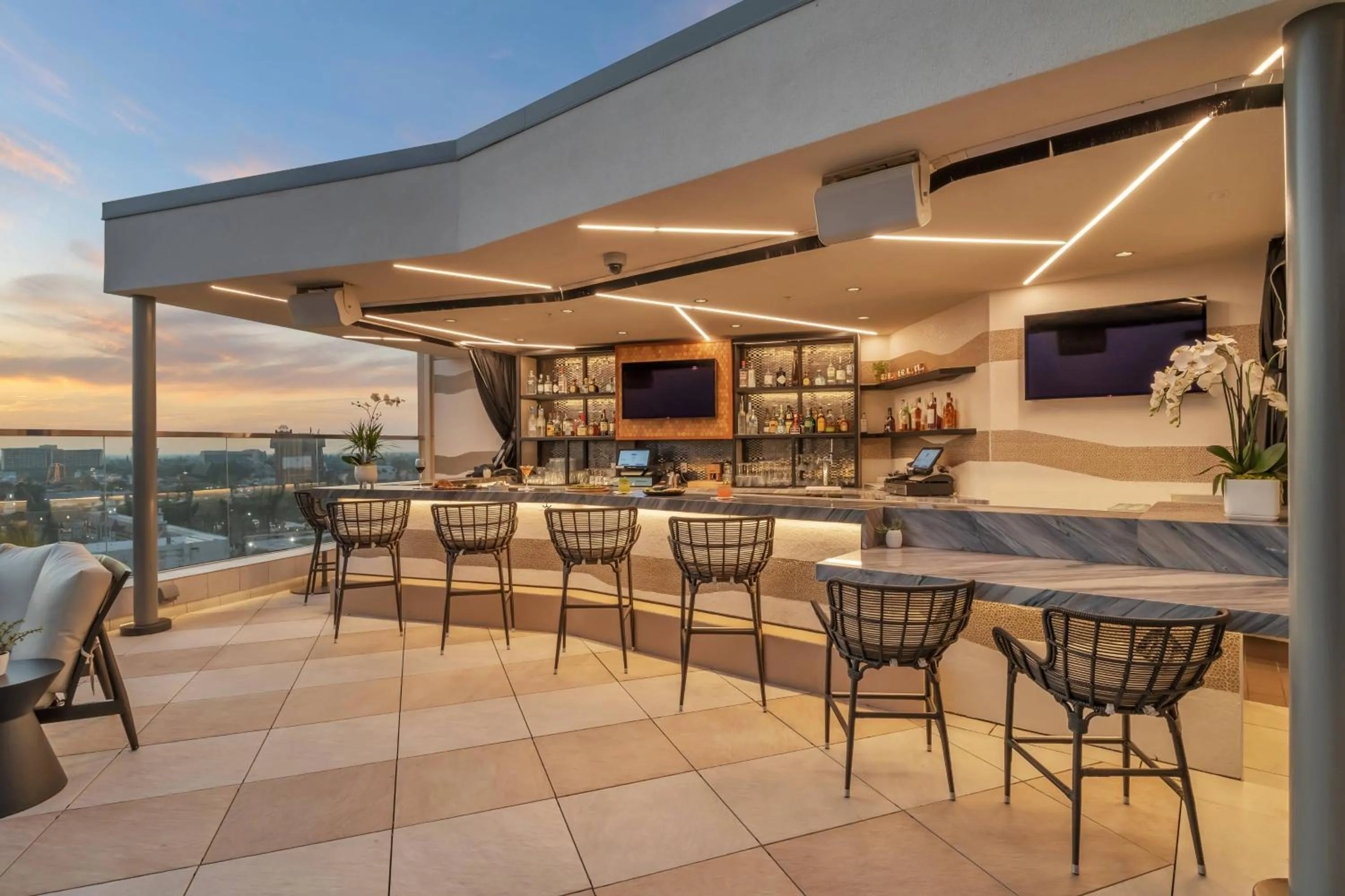 Lounge or bar in JW Marriott, Anaheim Resort