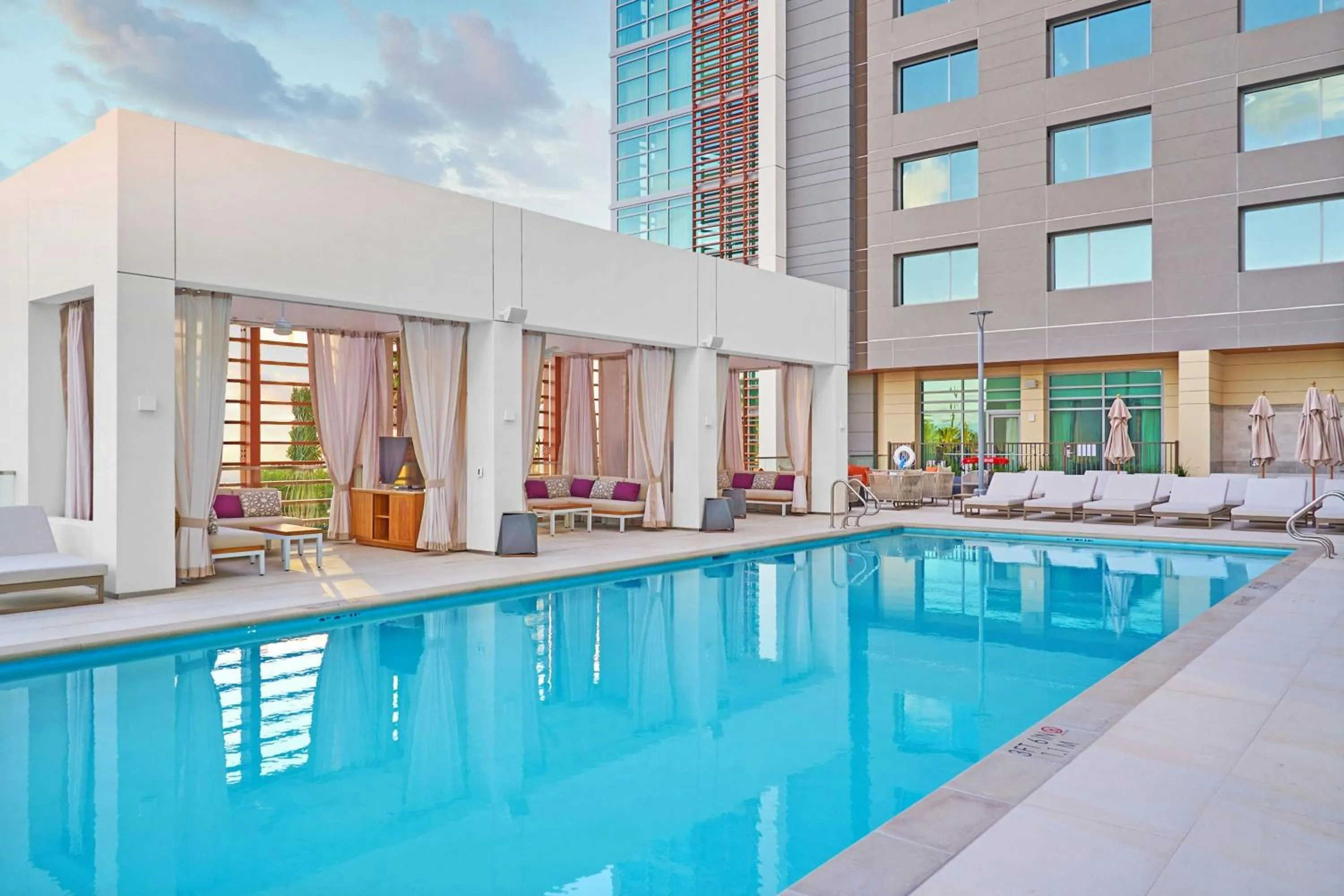 Swimming pool in JW Marriott, Anaheim Resort