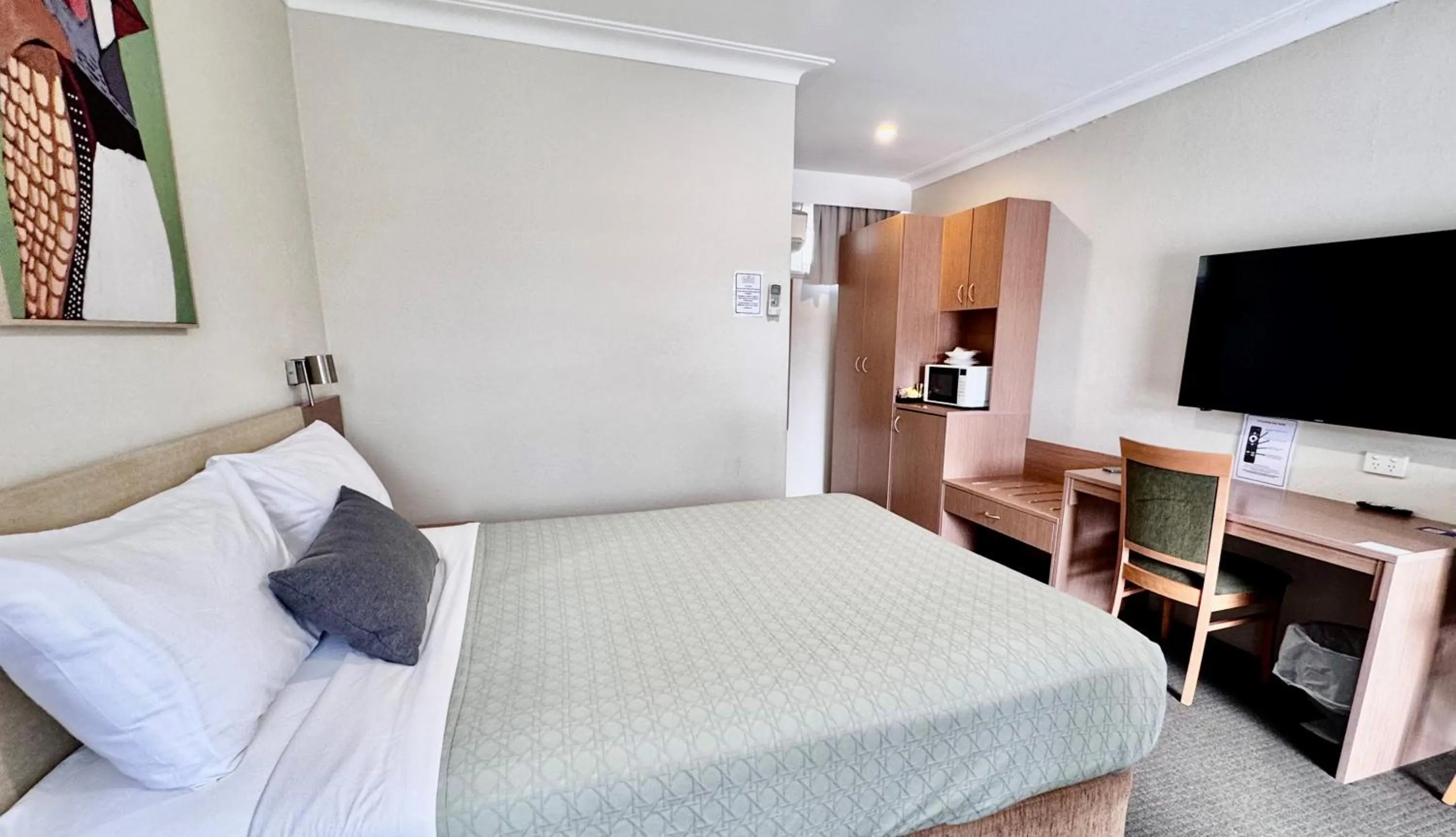 Bed in Colonial Terrace Motor Inn