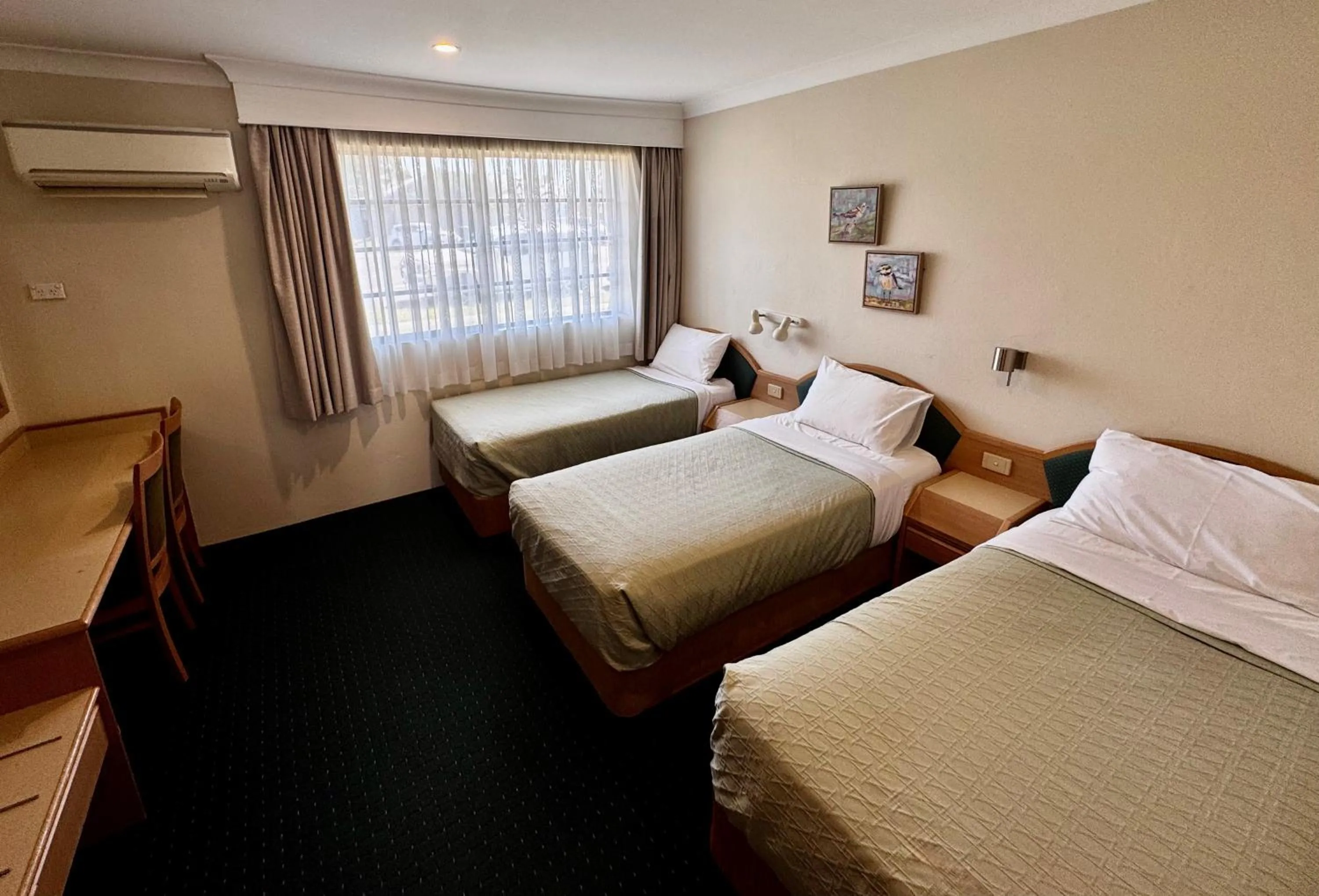 Bed in Colonial Terrace Motor Inn