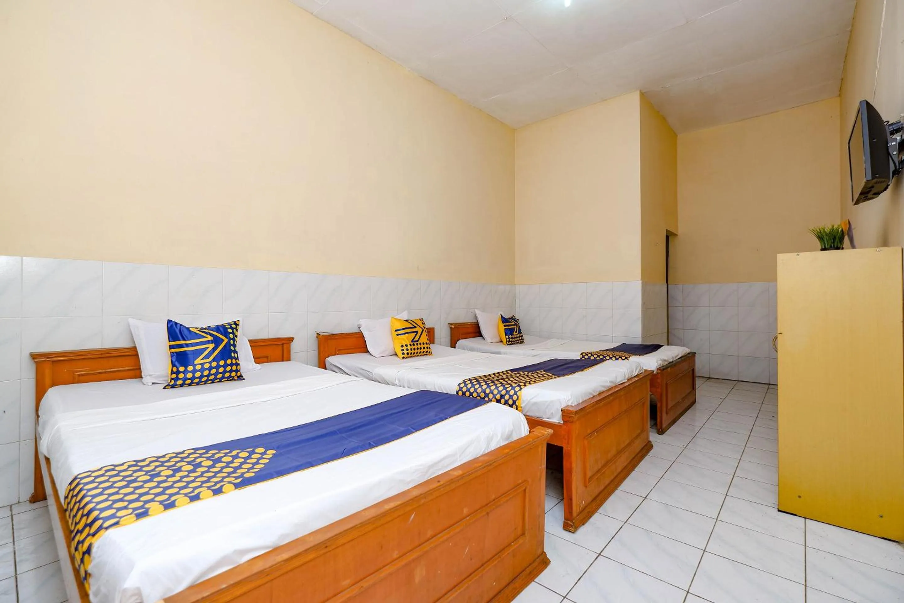 Bedroom in SPOT ON 2011 Hotel Mekar Sari