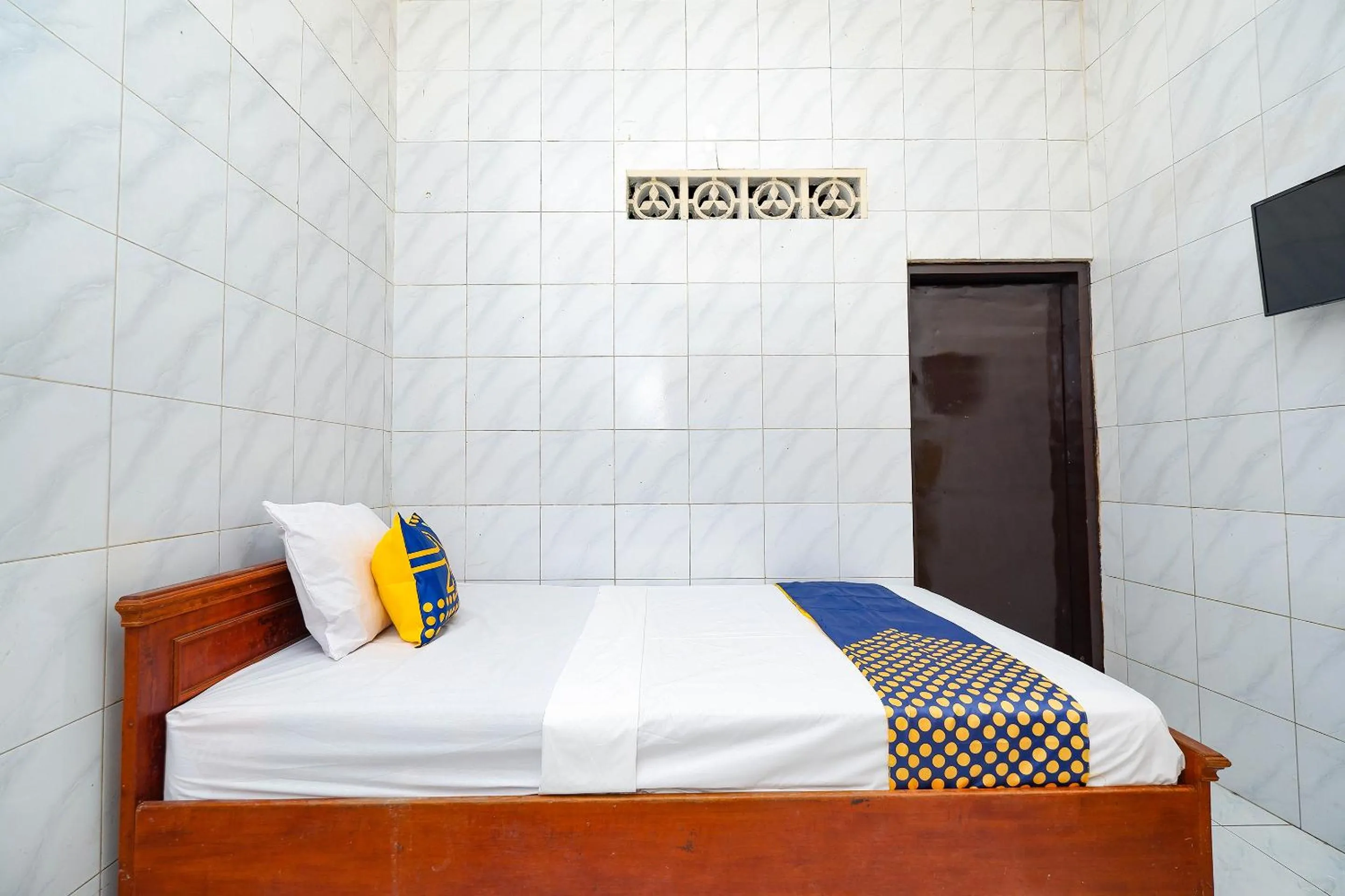 Bedroom in SPOT ON 2011 Hotel Mekar Sari