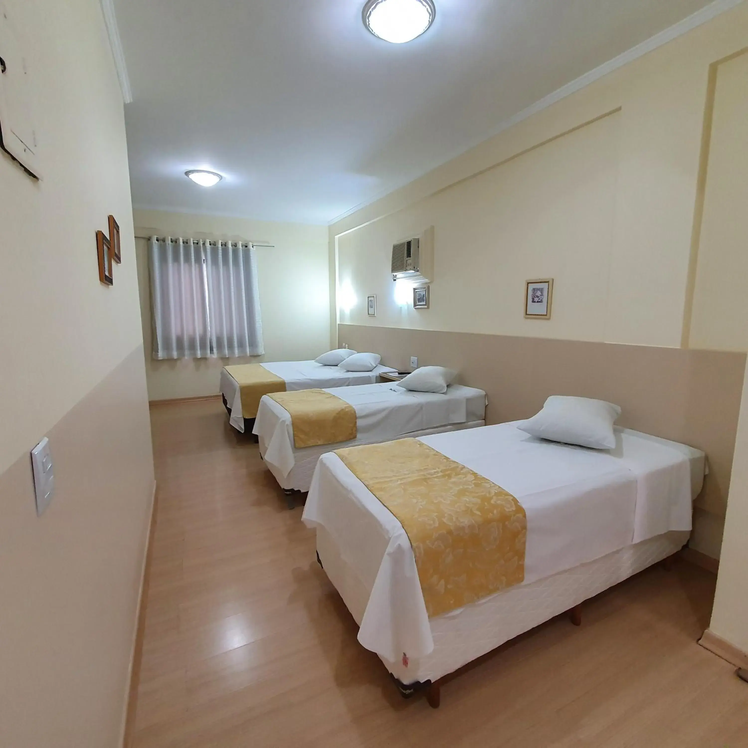 Bedroom, Bed in Grand Ville Hotel Bedroom, Bed in Grand Ville Hotel