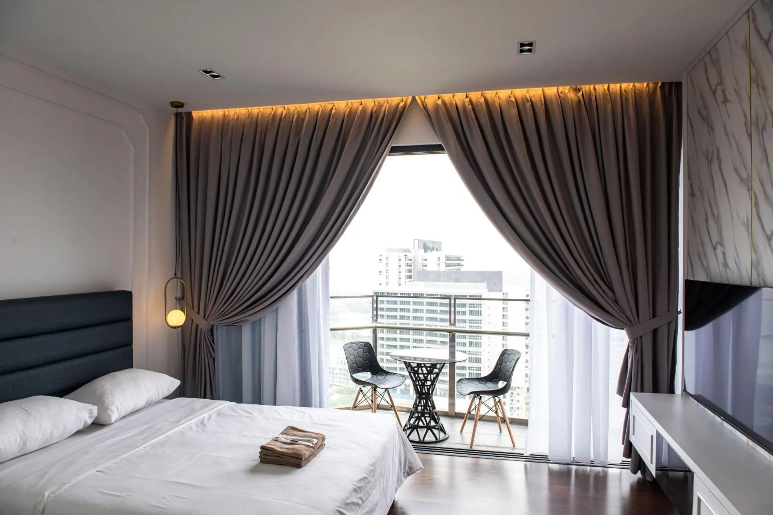 Balcony/Terrace, Bed in Stay @ Almas Puteri Harbour