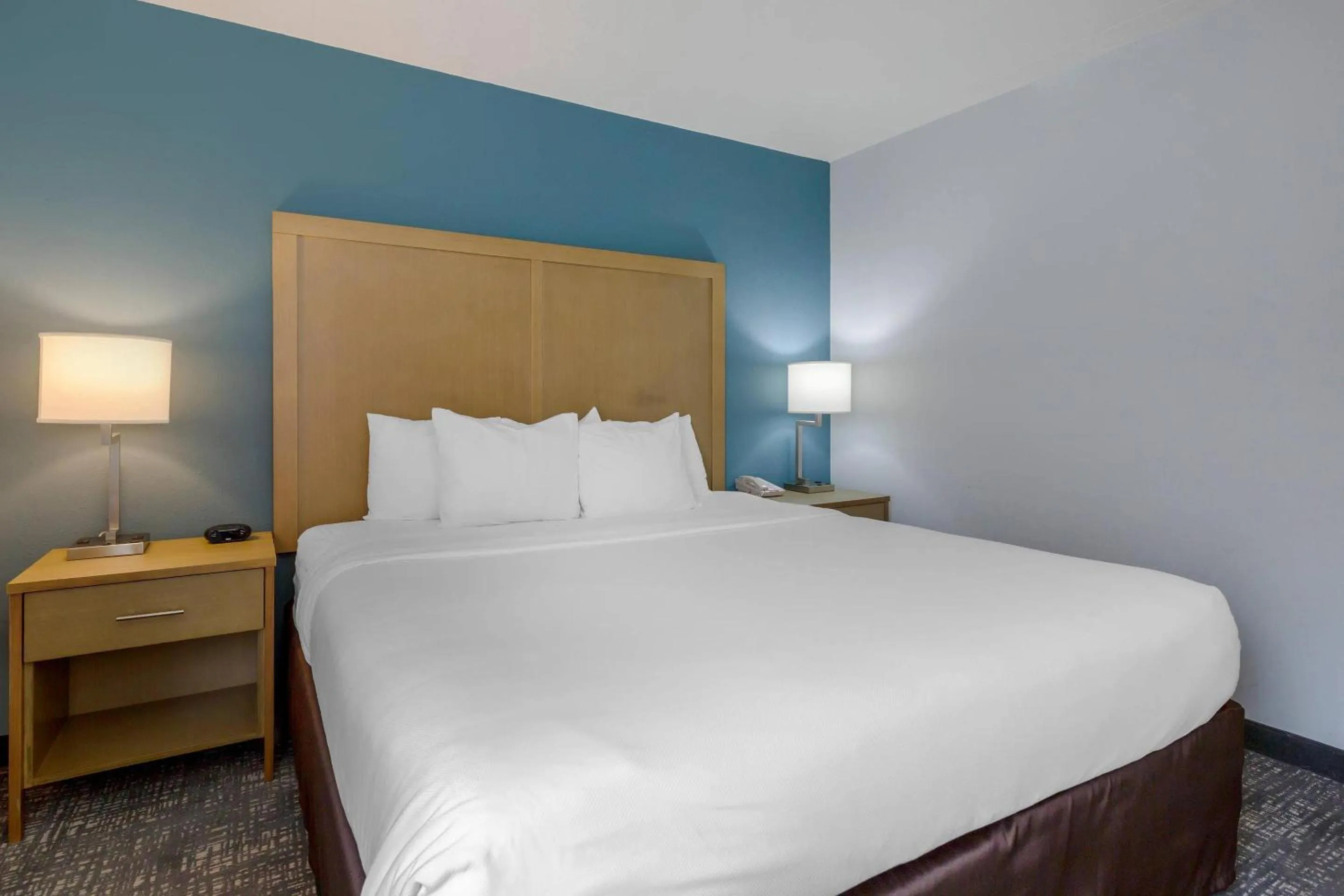 Bedroom, Bed in Comfort Inn & Suites Alexandria West