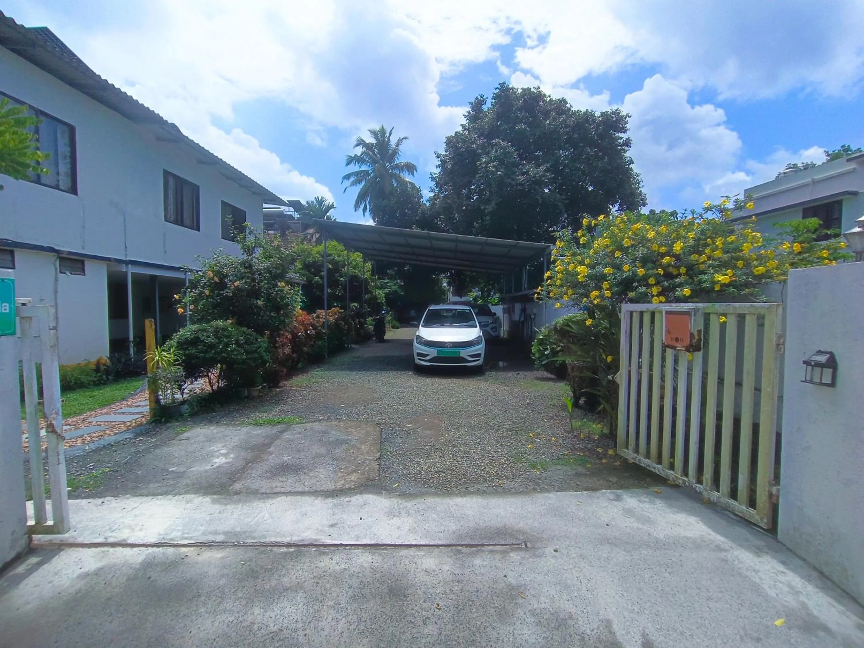 Facade/entrance in Nature Villa Kochi
