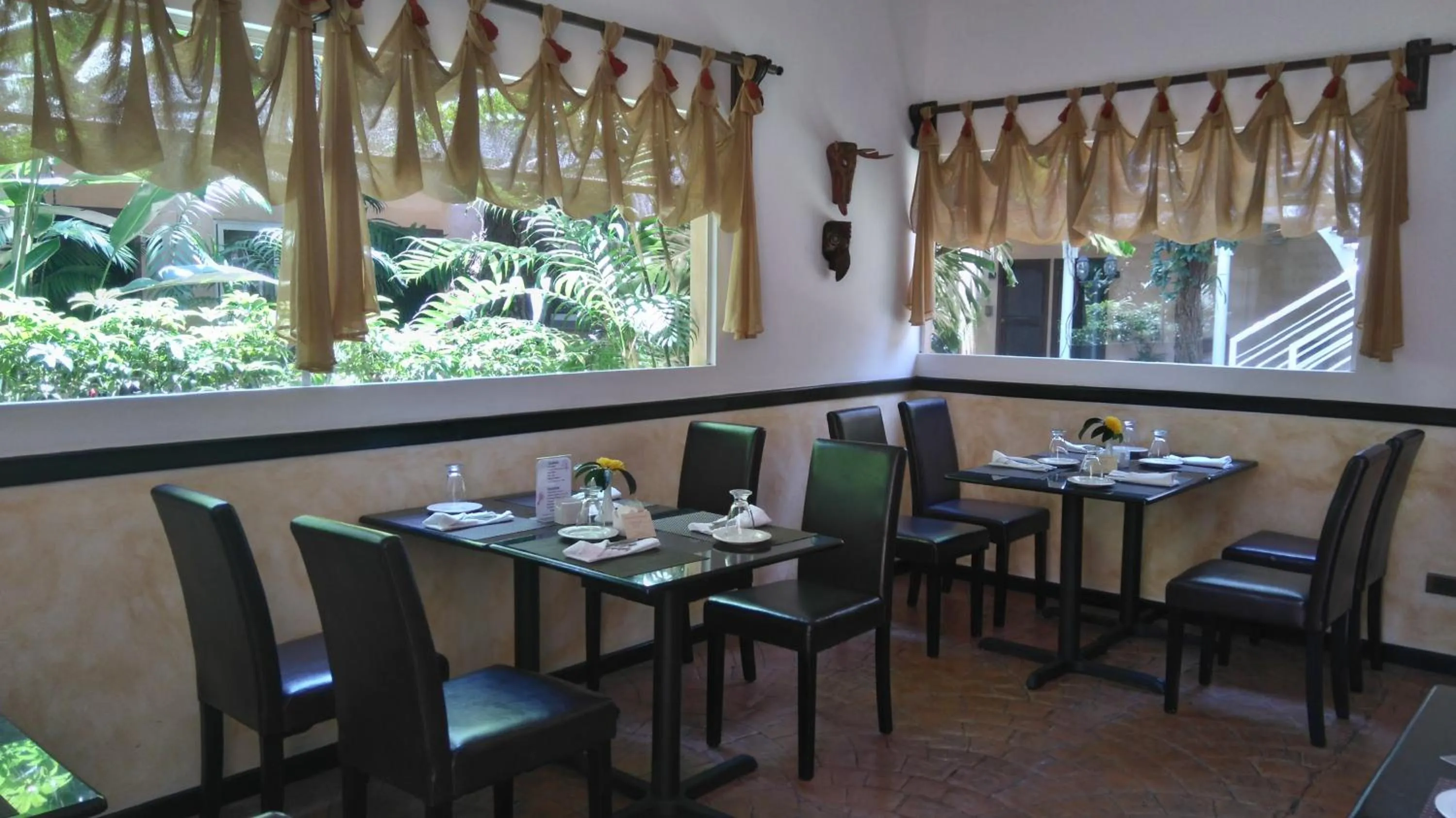 Restaurant/places to eat in Hotel Ciudad Vieja