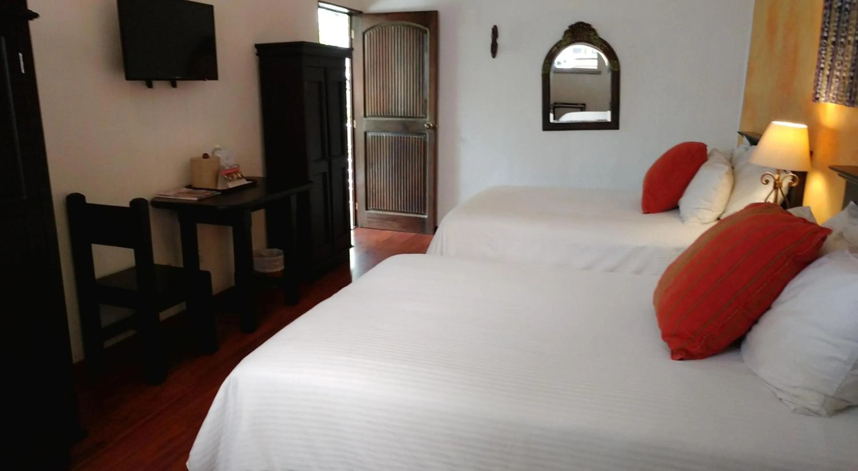 Photo of the whole room, Bed in Hotel Ciudad Vieja