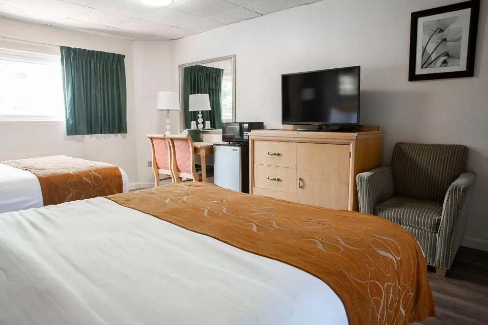 Bed in Bedford Motel