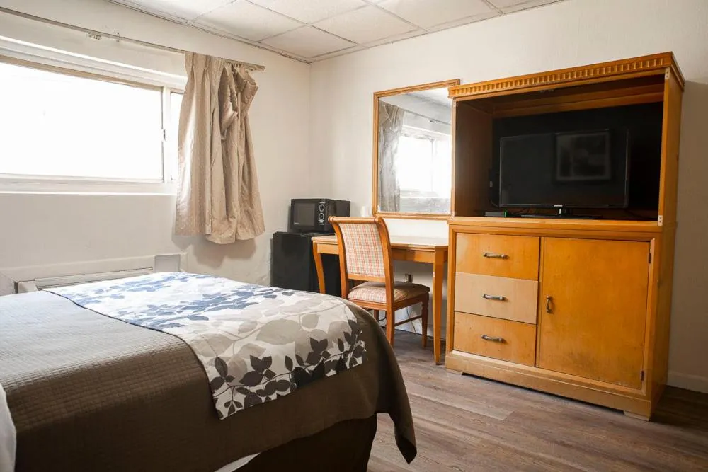 Bed in Bedford Motel