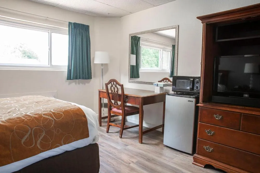 Bed in Bedford Motel