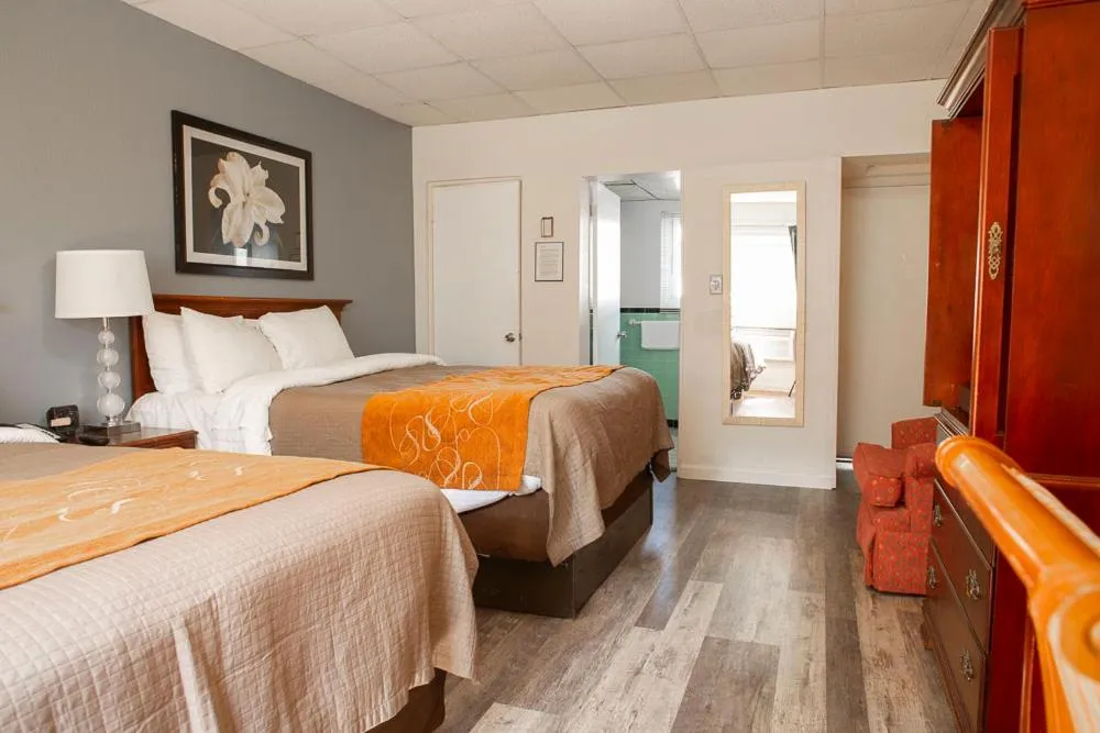 Bed in Bedford Motel