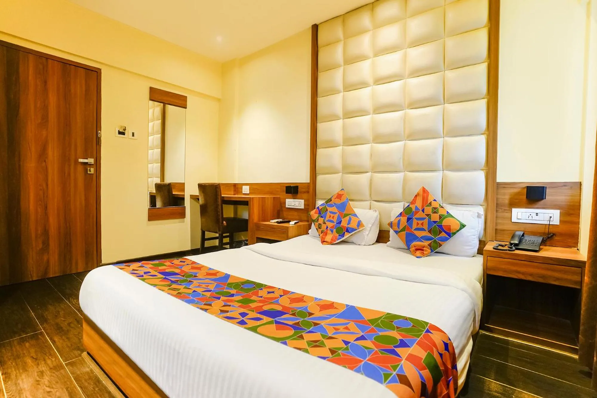 Bed in FabHotel Ratna Mahal