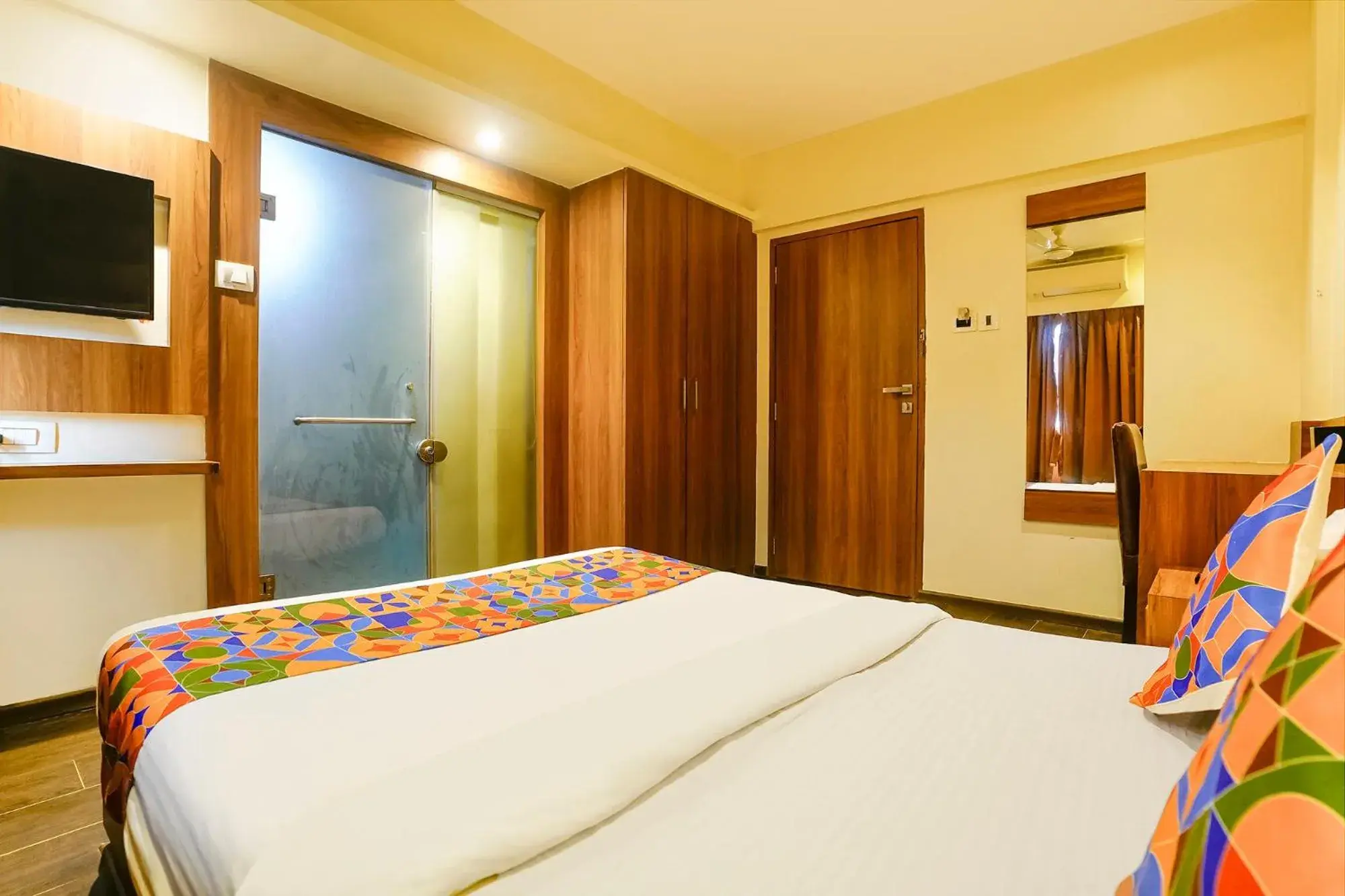 Bed in FabHotel Ratna Mahal Bed in FabHotel Ratna Mahal