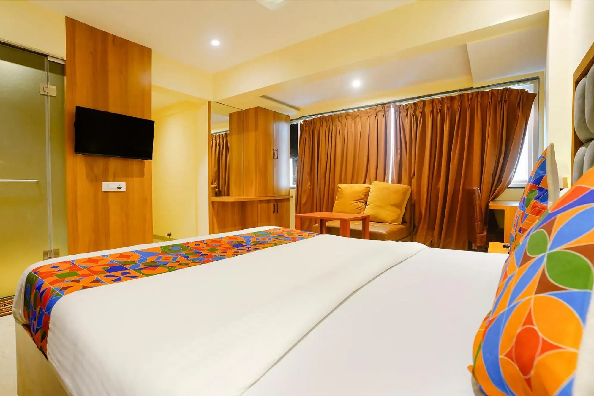 Bed in FabHotel Ratna Mahal Bed in FabHotel Ratna Mahal