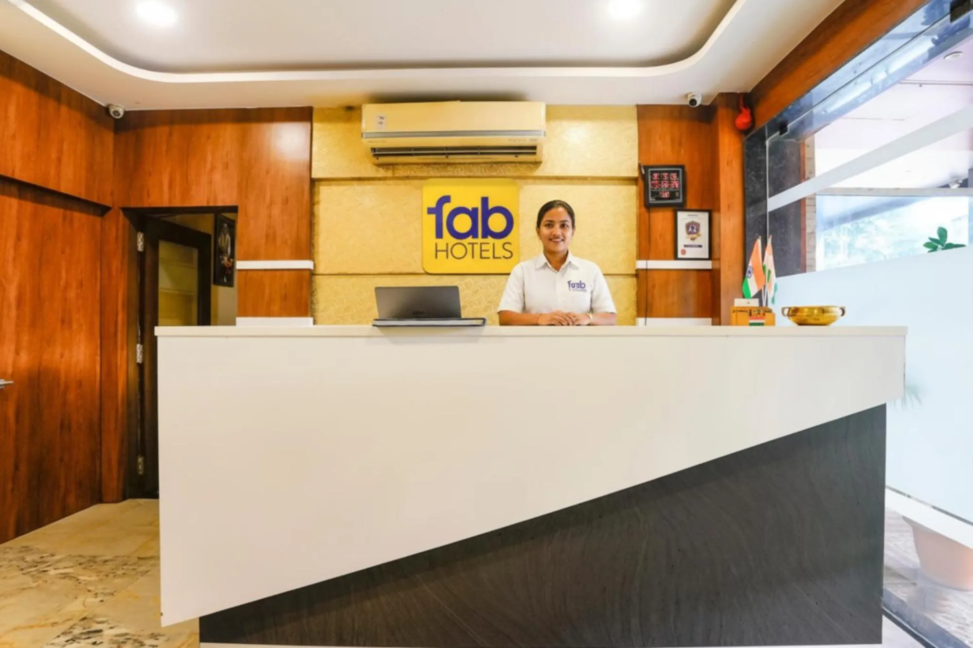 Lobby or reception in FabHotel Ratna Mahal