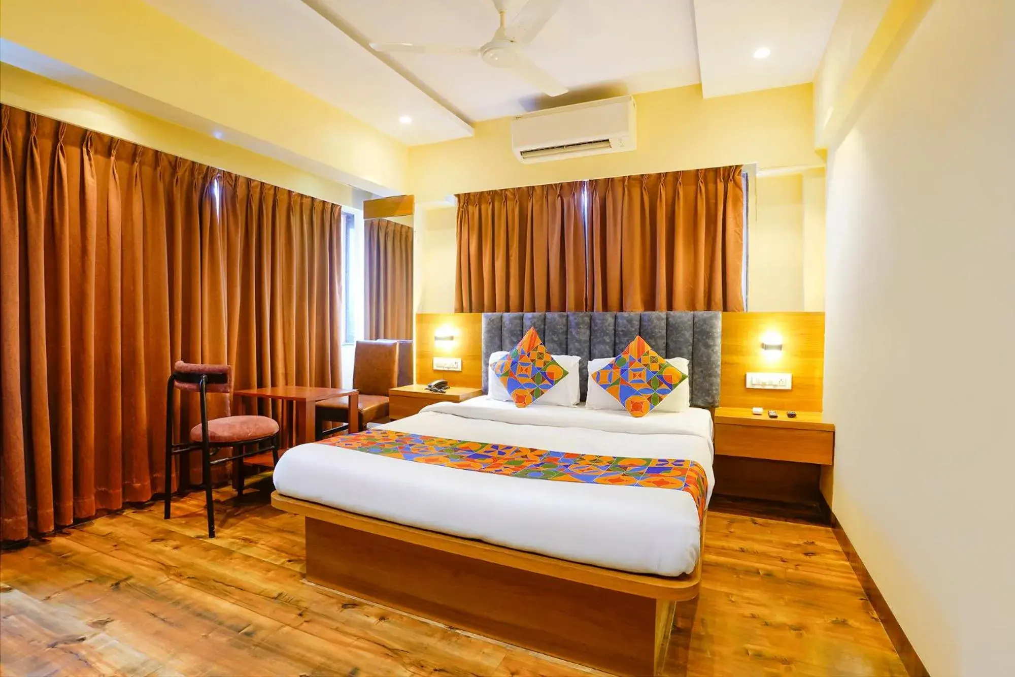 Bed in FabHotel Ratna Mahal Bed in FabHotel Ratna Mahal