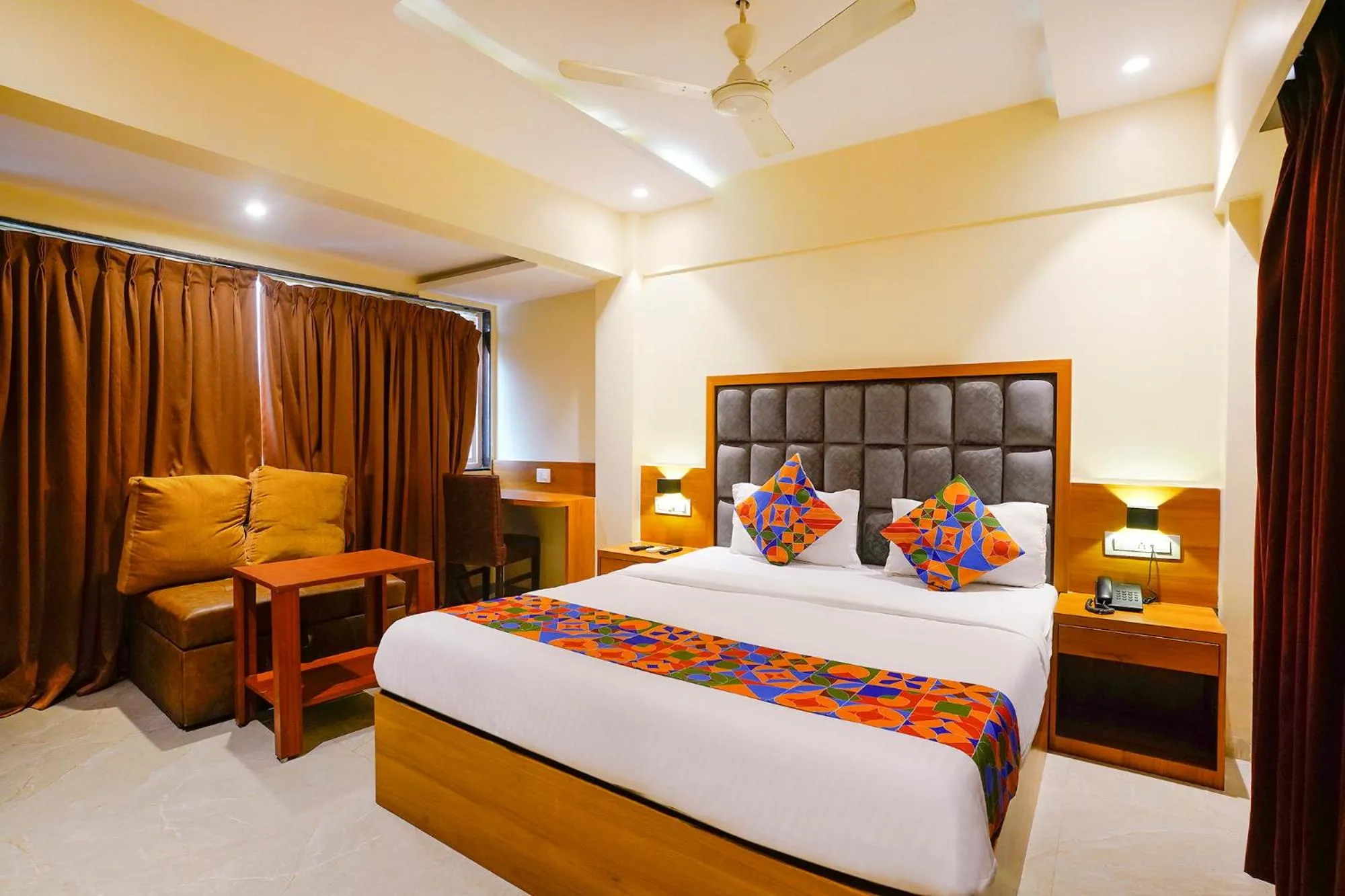 Bed in FabHotel Ratna Mahal