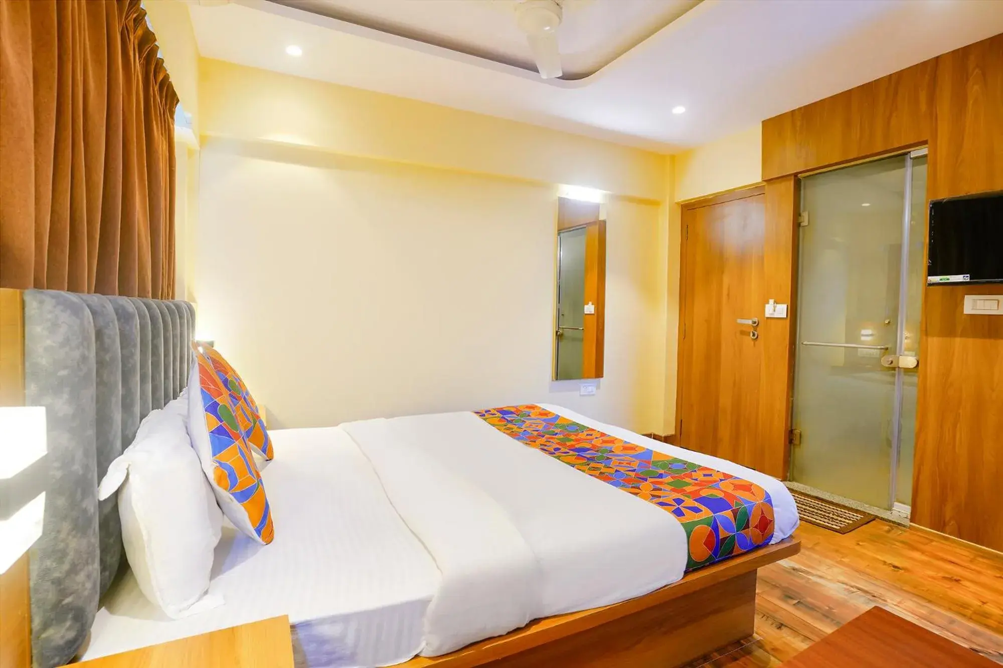 Bed in FabHotel Ratna Mahal Bed in FabHotel Ratna Mahal