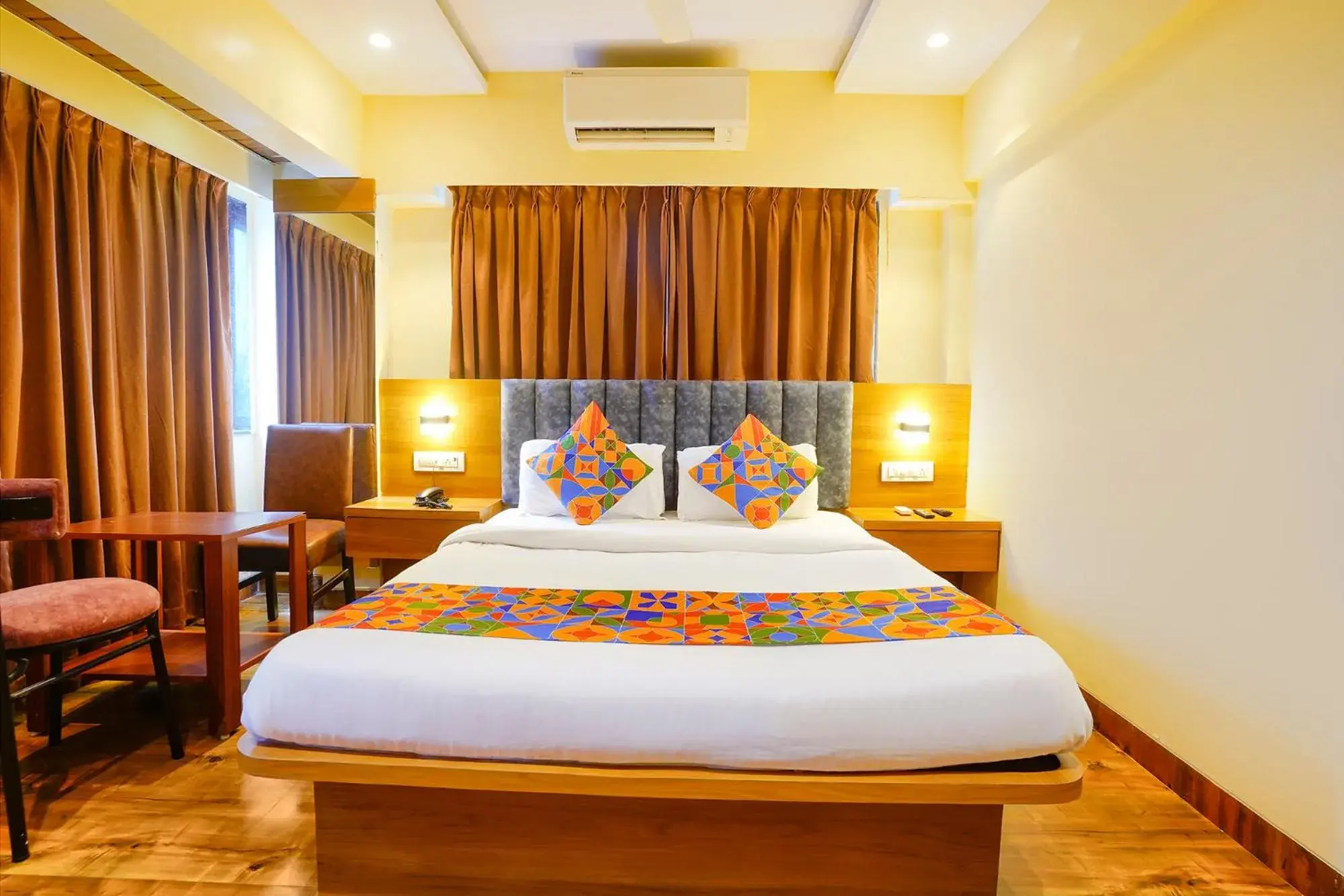 Bed in FabHotel Ratna Mahal Bed in FabHotel Ratna Mahal