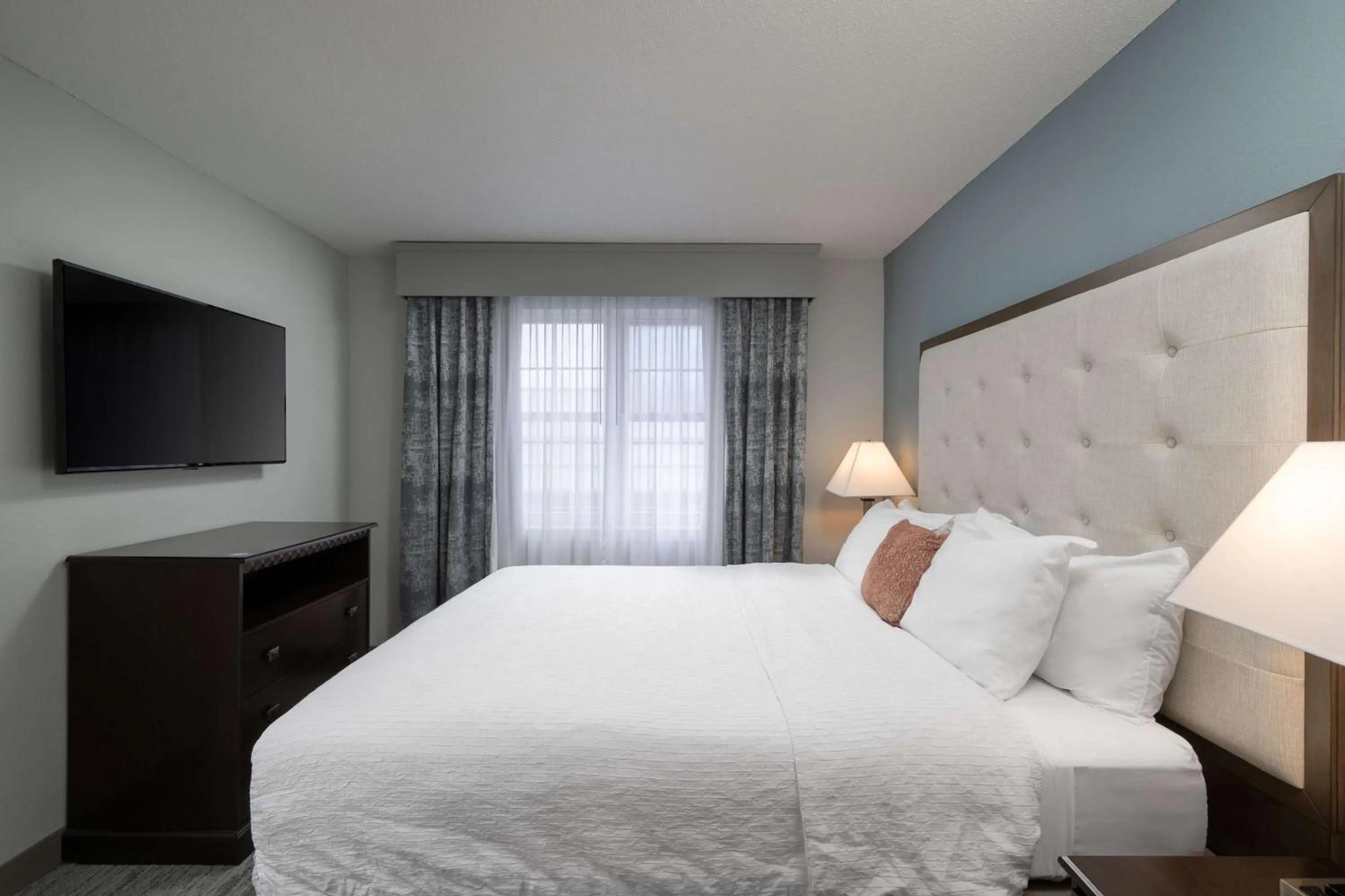 Bed in Homewood Suites by Hilton Boston/Andover