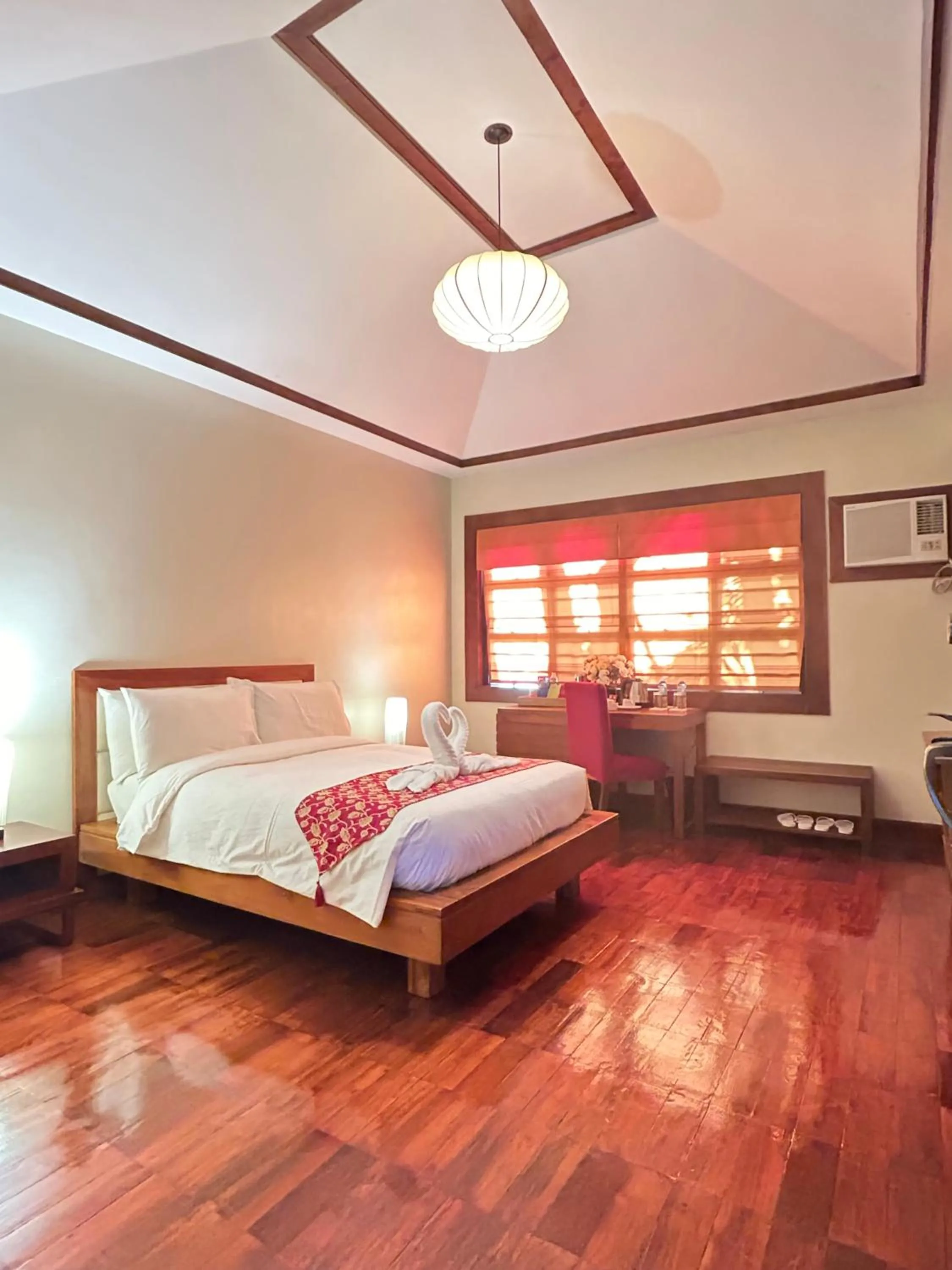 Bedroom, Bed in Sheridan Boutique Resort Iloilo