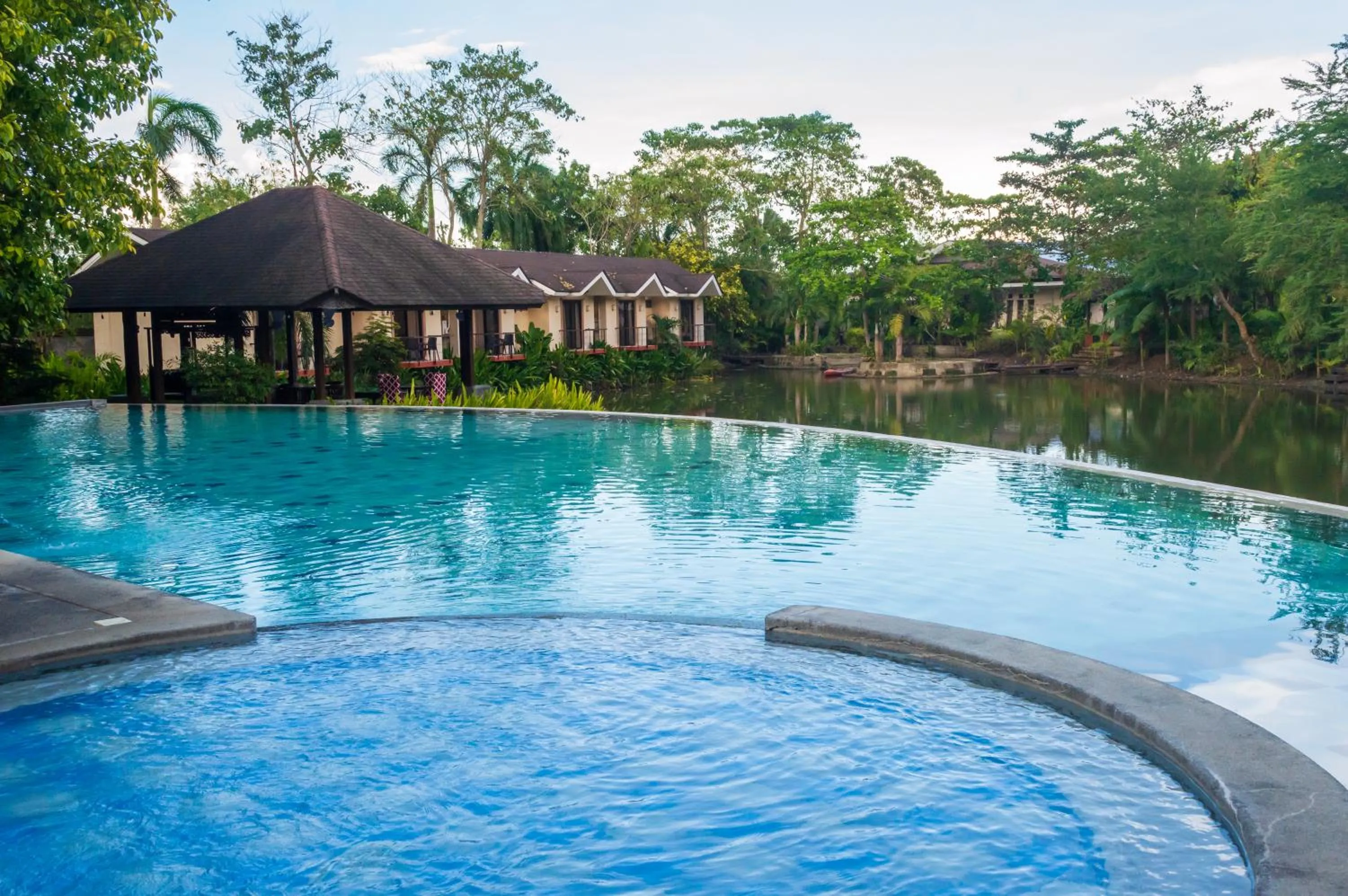 Swimming pool in Sheridan Boutique Resort Iloilo