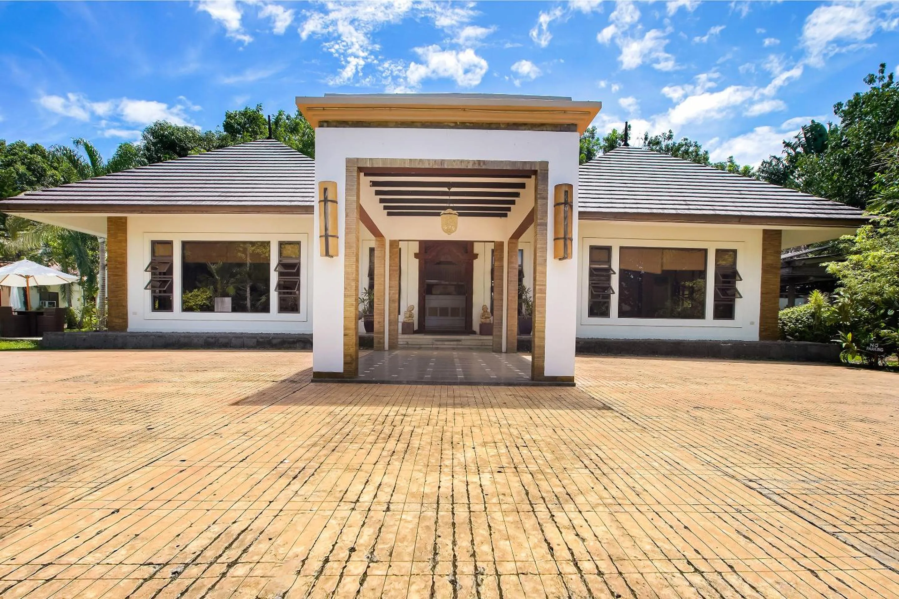 Facade/entrance in Sheridan Boutique Resort Iloilo