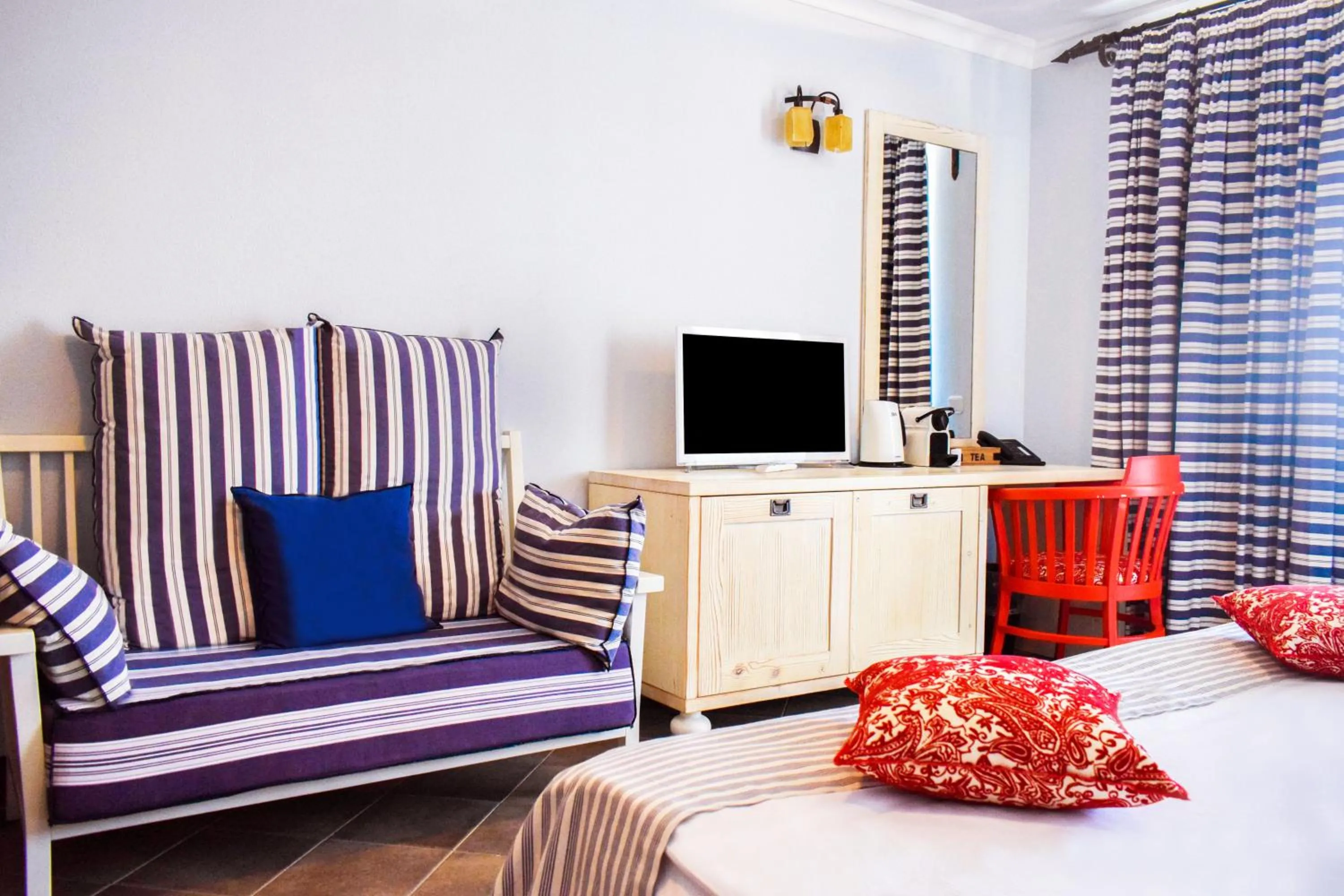 TV and multimedia in Oasis Resort Lozenets