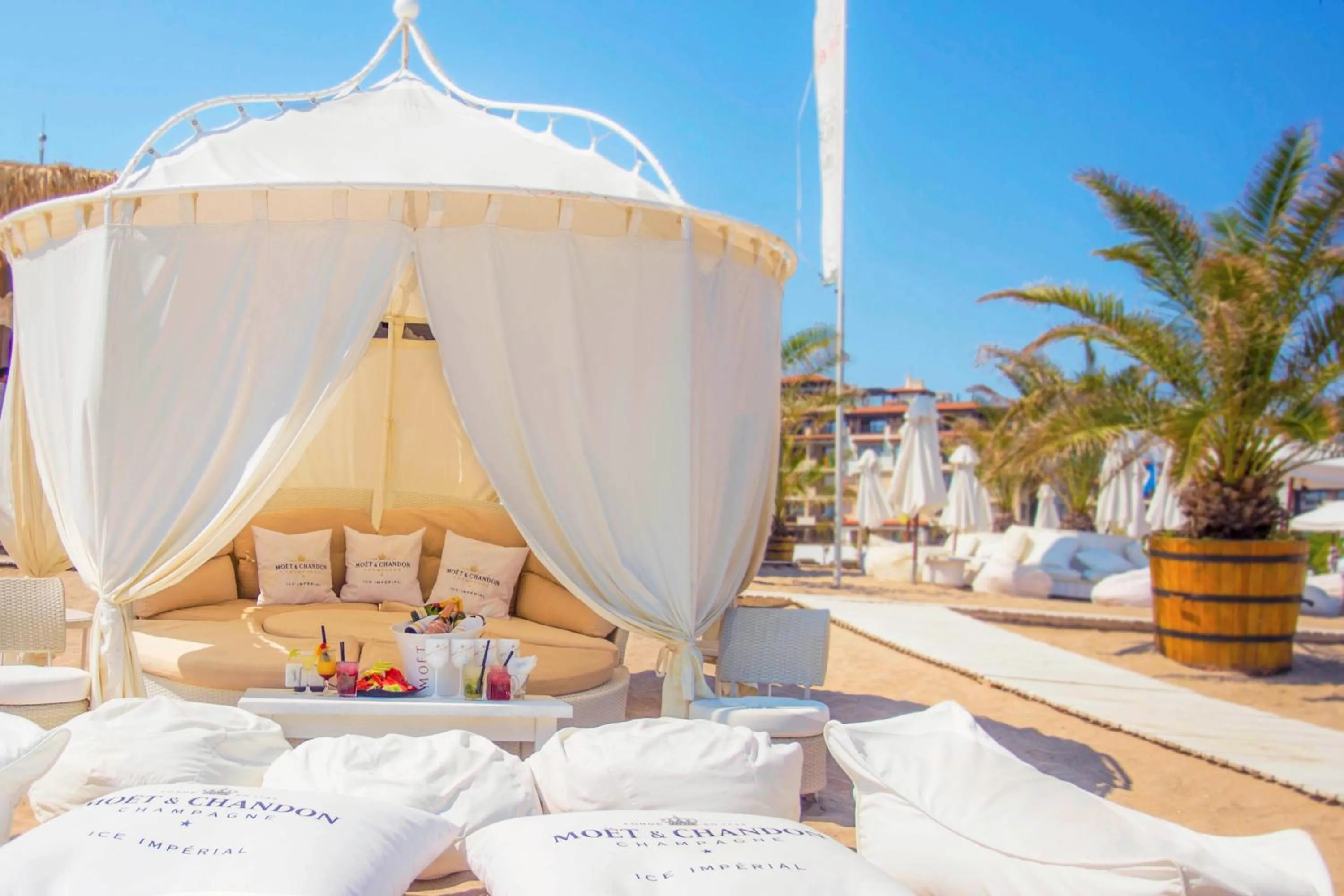 Beach in Oasis Resort Lozenets