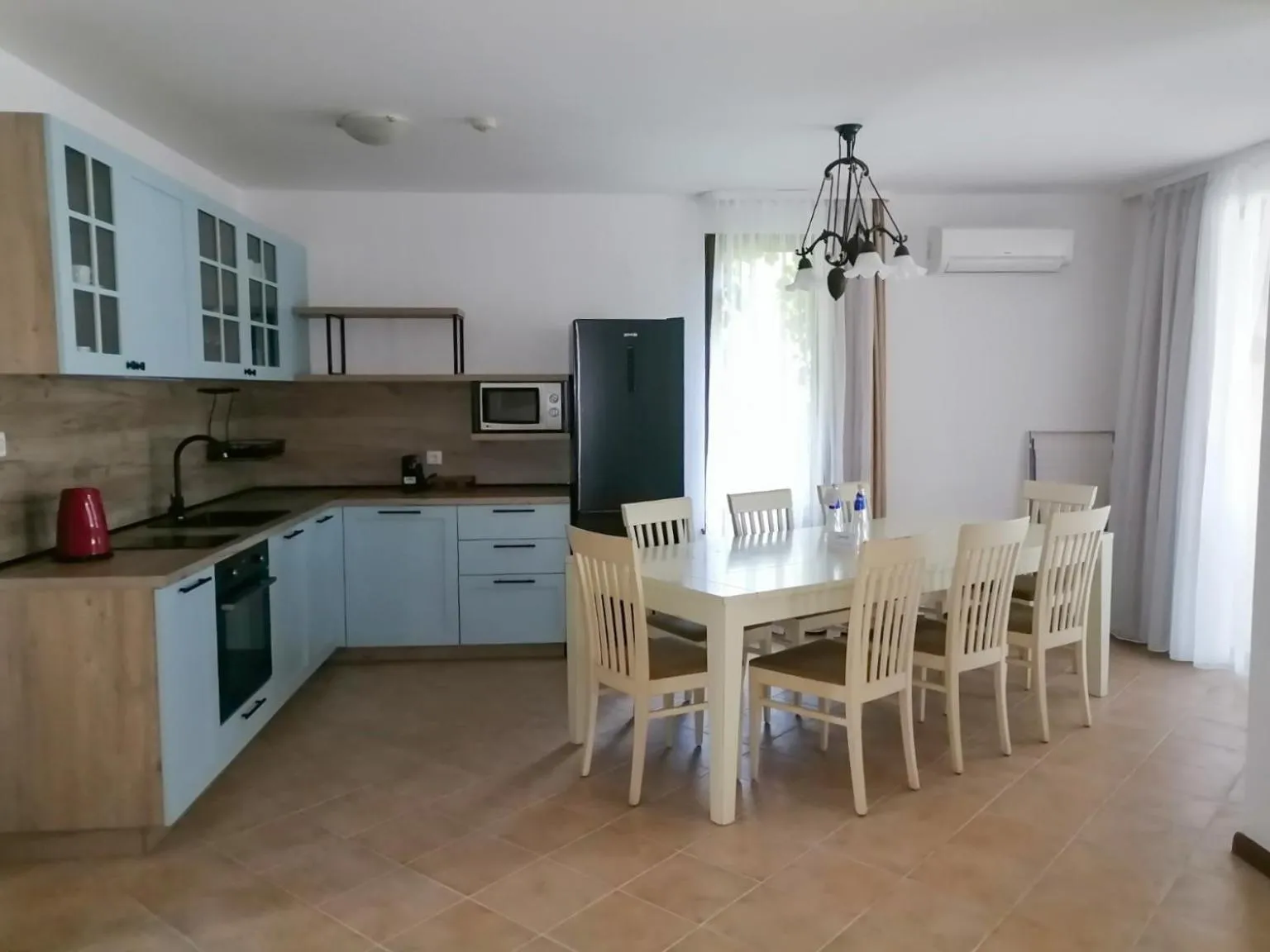 Kitchen or kitchenette in Oasis Resort Lozenets