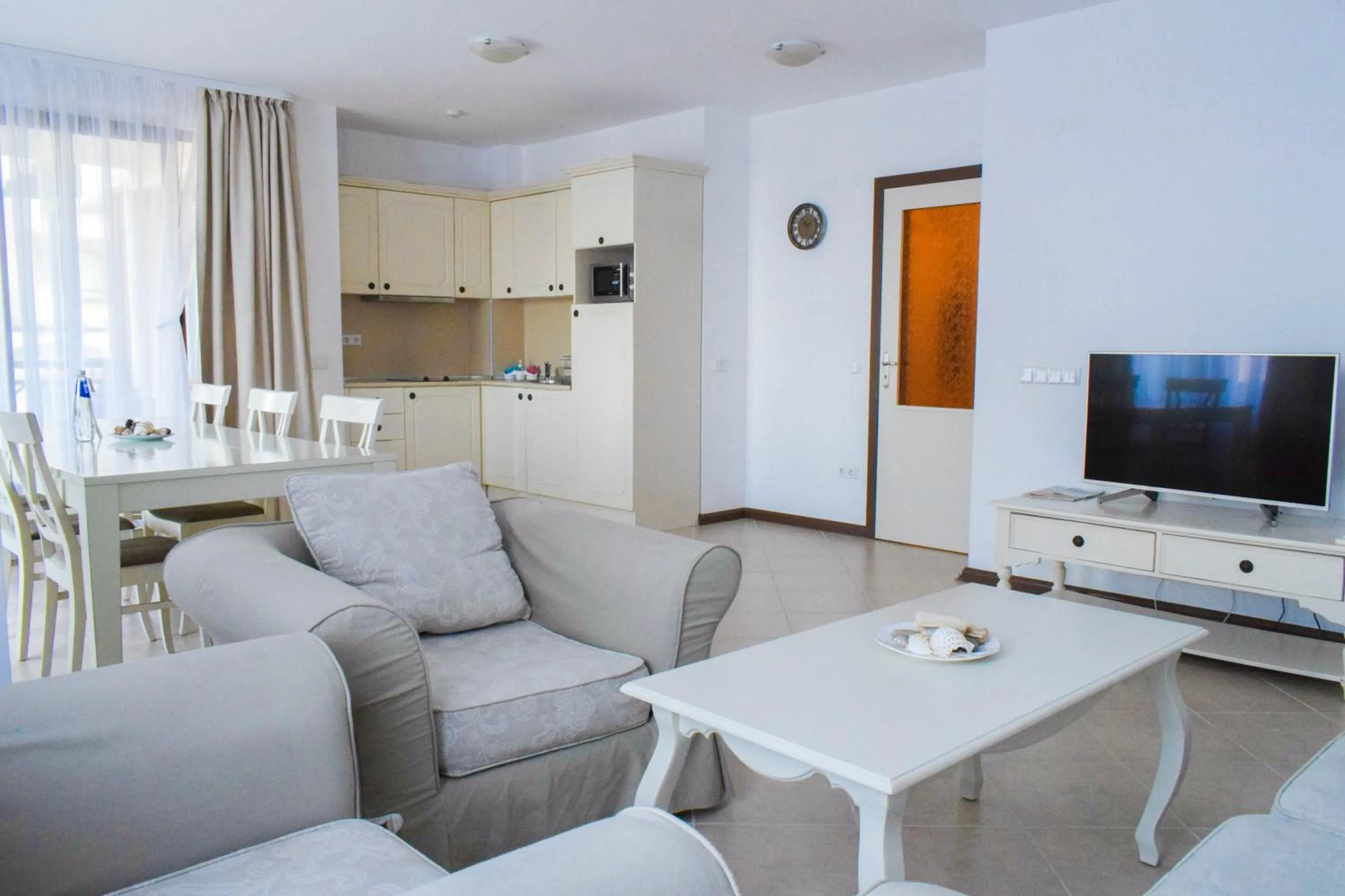 TV and multimedia in Oasis Resort Lozenets